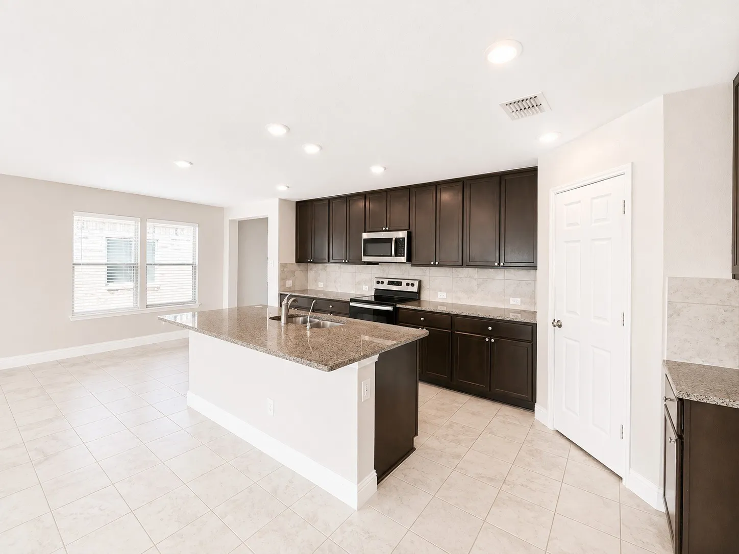 Single Family Residence For Rent in Denton County , 2605 Wesley Avenue, Aubrey, Texas 76227, 4 Bedroom, 2 Bathroom, 2 Garage spaces, 2,118 Sqft, built in 2020, mls#21350928, Real Estate Agent in Aubrey, Homes For Rent in Denton county, Homes For Rent in Aubrey, Realtor in Aubrey Texas, Real Estate Brokerage Independent Realty Texas, Luminita Cordes Realtor