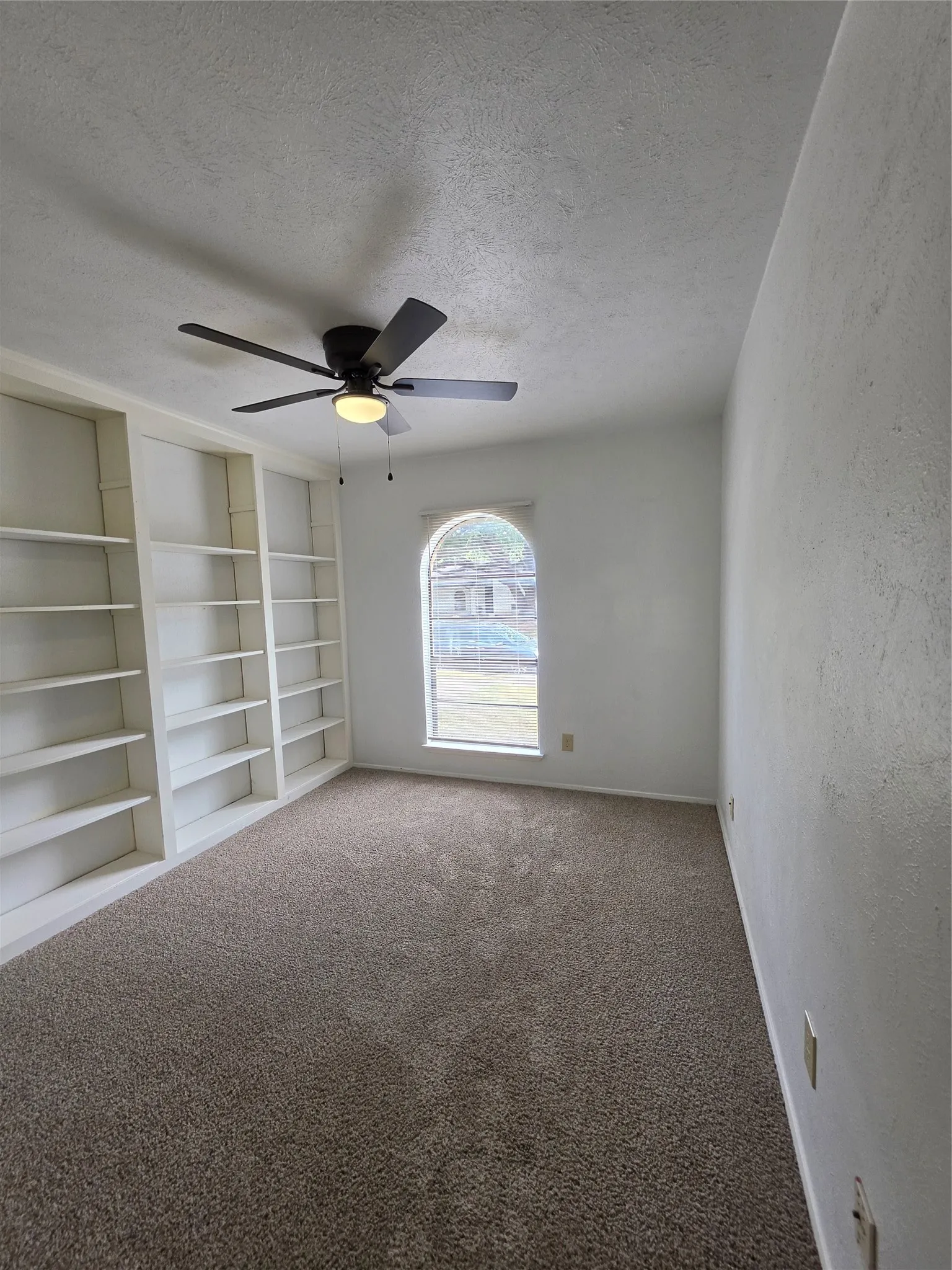 Single Family Residence For Rent in Collin County , 1603 California Trail, Plano, Texas 75023, 3 Bedroom, 2 Bathroom, 2 Garage spaces, 1,910 Sqft, built in 1977, mls#21350920, Real Estate Agent in Plano, Homes For Rent in Collin county, Homes For Rent in Plano, Realtor in Plano Texas, Real Estate Brokerage Independent Realty Texas, Luminita Cordes Realtor