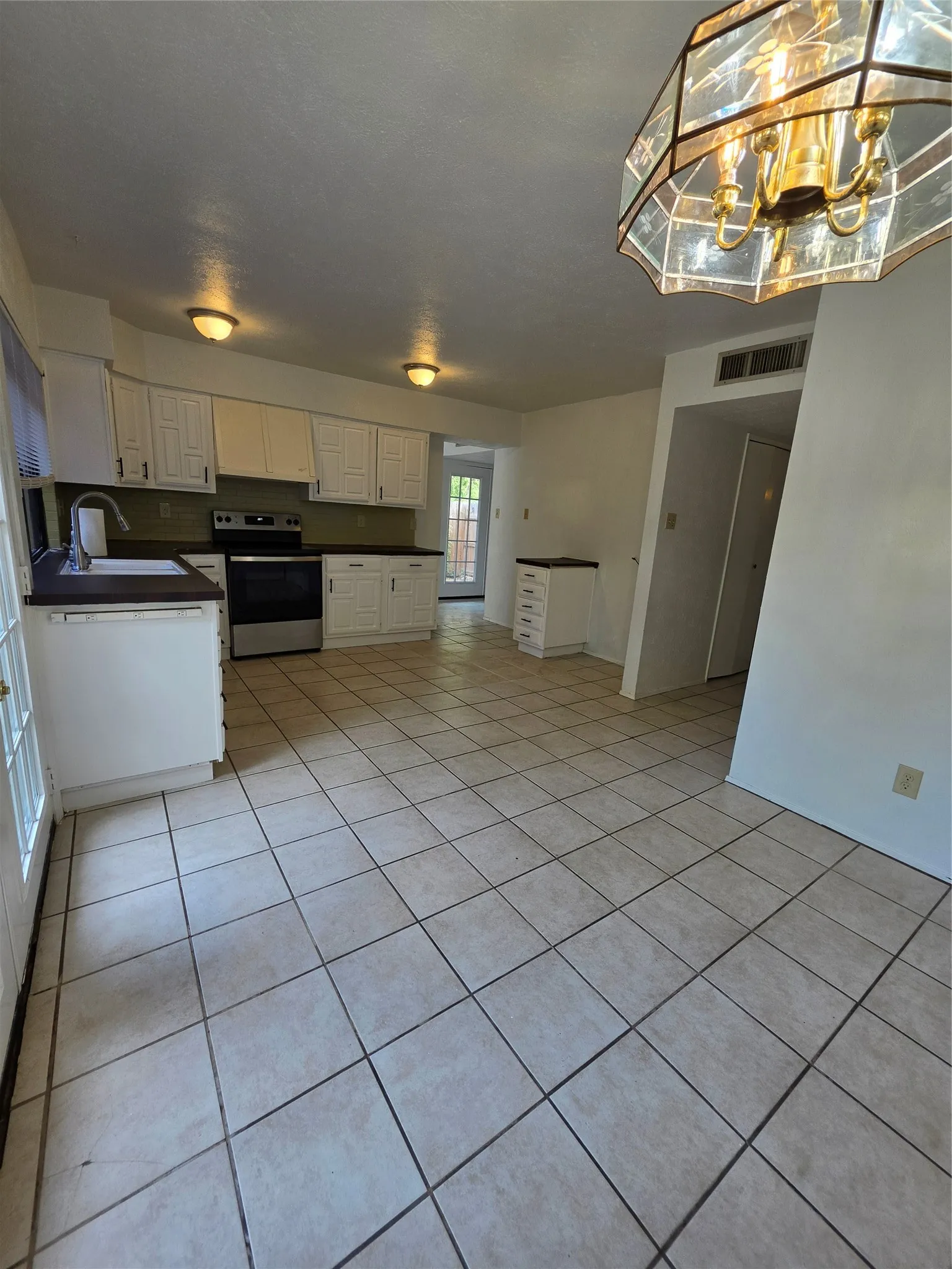 Single Family Residence For Rent in Collin County , 1603 California Trail, Plano, Texas 75023, 3 Bedroom, 2 Bathroom, 2 Garage spaces, 1,910 Sqft, built in 1977, mls#21350920, Real Estate Agent in Plano, Homes For Rent in Collin county, Homes For Rent in Plano, Realtor in Plano Texas, Real Estate Brokerage Independent Realty Texas, Luminita Cordes Realtor