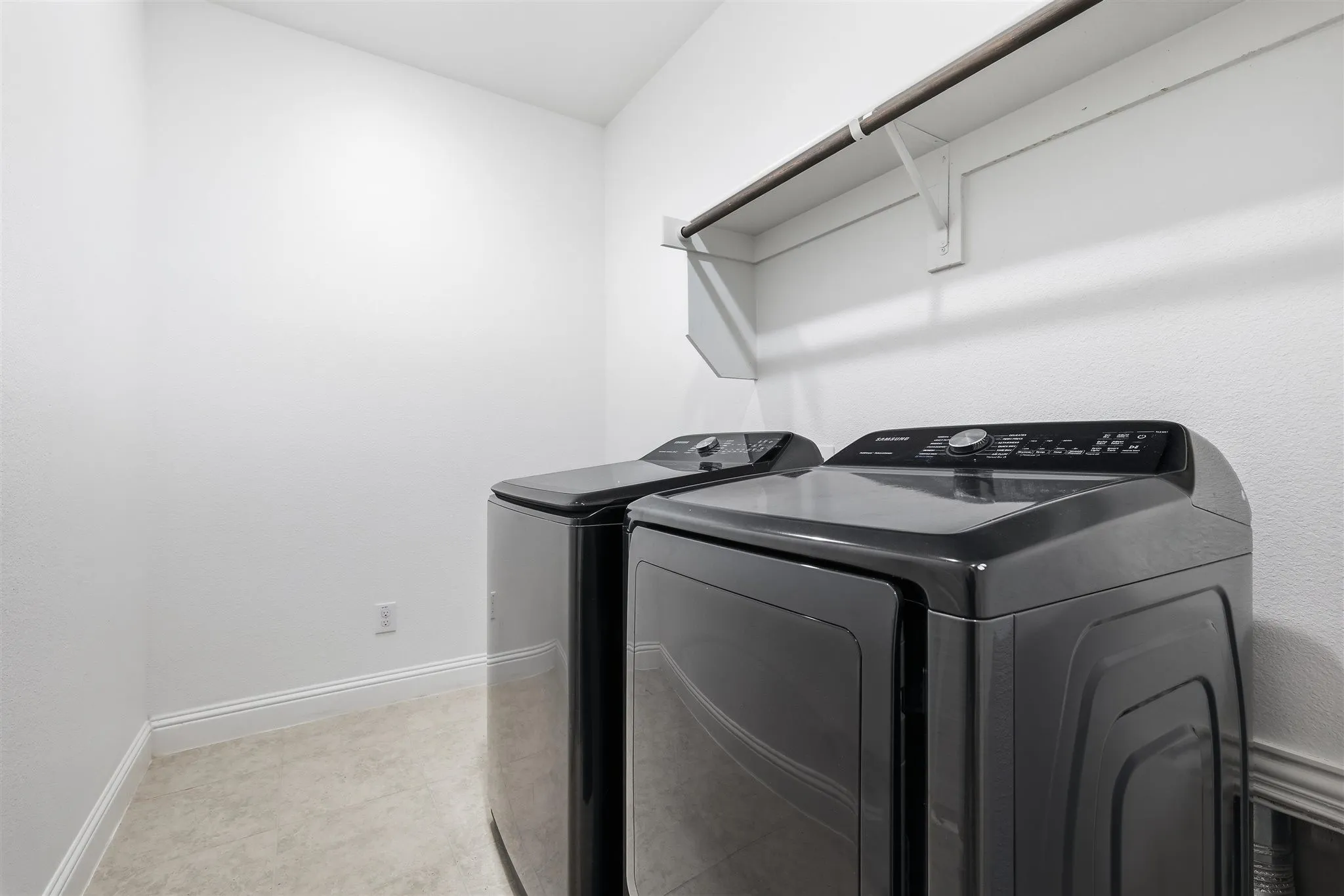 Townhouse For Sale in Dallas County , 1587 Wittington Place, Farmers Branch, Texas 75234, 3 Bedroom, 4 Bathroom, 2 Garage spaces, 1,996 Sqft, built in 2019, mls#21347912, Real Estate Agent in Farmers Branch, Homes For Sale in Dallas county, Homes For Sale in Farmers Branch, Realtor in Farmers Branch Texas, Real Estate Brokerage Independent Realty Texas, Luminita Cordes Realtor