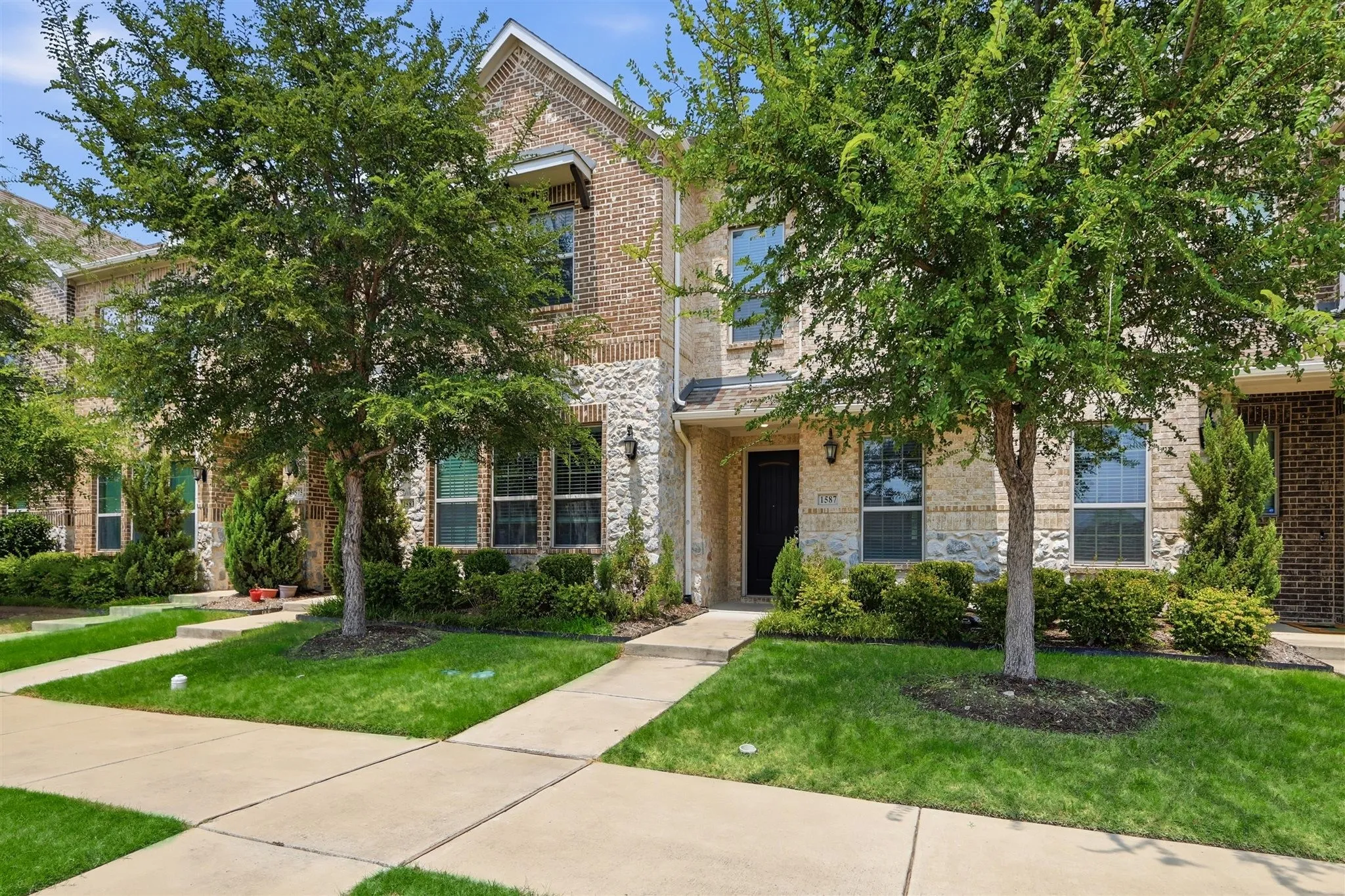 Townhouse For Sale in Dallas County , 1587 Wittington Place, Farmers Branch, Texas 75234, 3 Bedroom, 4 Bathroom, 2 Garage spaces, 1,996 Sqft, built in 2019, mls#21347912, Real Estate Agent in Farmers Branch, Homes For Sale in Dallas county, Homes For Sale in Farmers Branch, Realtor in Farmers Branch Texas, Real Estate Brokerage Independent Realty Texas, Luminita Cordes Realtor