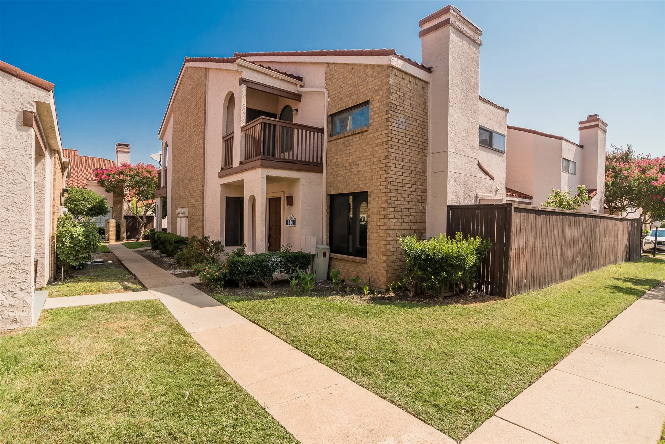 Condominium For Sale in Dallas County , 525 Ranch Trail 146, Irving, Texas 75063, 2 Bedroom, 2 Bathroom, 1 Garage spaces, 1,415 Sqft, built in 1985, mls#21348531, Real Estate Agent in Irving, Homes For Sale in Dallas county, Homes For Sale in Irving, Realtor in Irving Texas, Real Estate Brokerage Independent Realty Texas, Luminita Cordes Realtor