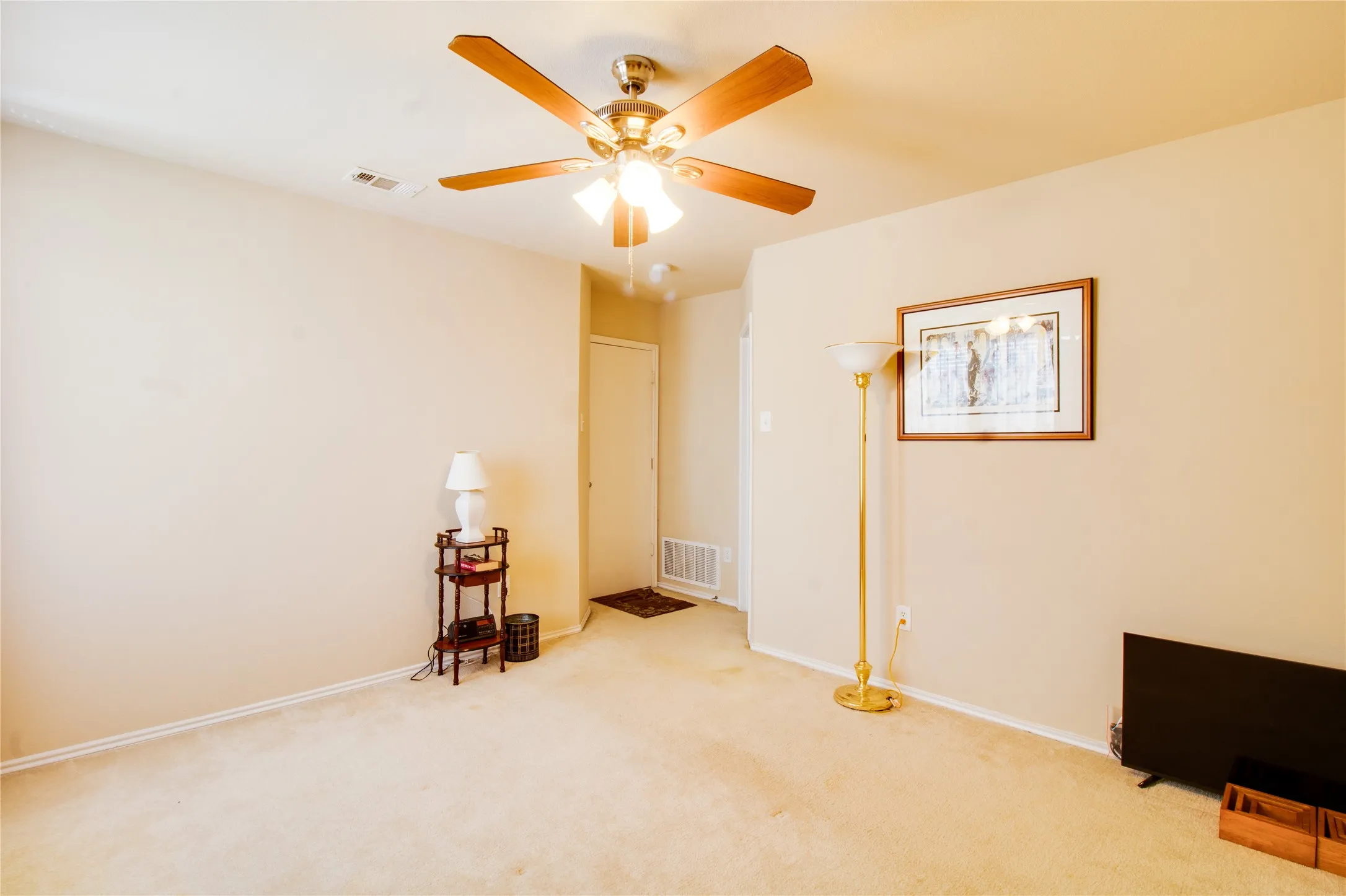 Single Family Residence For Sale in Denton County , 5005 Spyglass Hill Lane, Denton, Texas 76208, 4 Bedroom, 3 Bathroom, 2 Garage spaces, 2,729 Sqft, built in 2008, mls#21349690, Real Estate Agent in Denton, Homes For Sale in Denton county, Homes For Sale in Denton, Realtor in Denton Texas, Real Estate Brokerage Independent Realty Texas, Luminita Cordes Realtor
