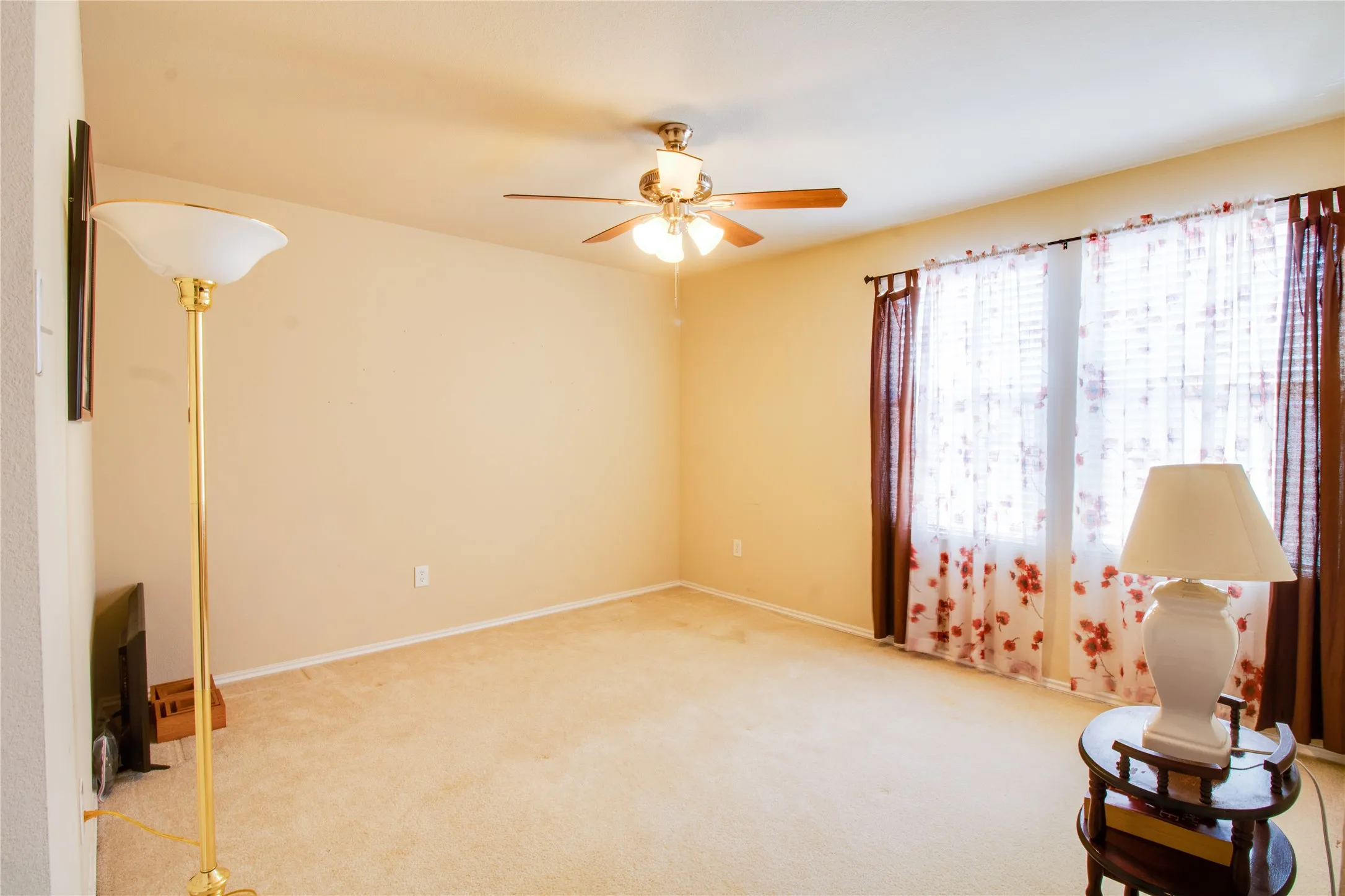 Single Family Residence For Sale in Denton County , 5005 Spyglass Hill Lane, Denton, Texas 76208, 4 Bedroom, 3 Bathroom, 2 Garage spaces, 2,729 Sqft, built in 2008, mls#21349690, Real Estate Agent in Denton, Homes For Sale in Denton county, Homes For Sale in Denton, Realtor in Denton Texas, Real Estate Brokerage Independent Realty Texas, Luminita Cordes Realtor