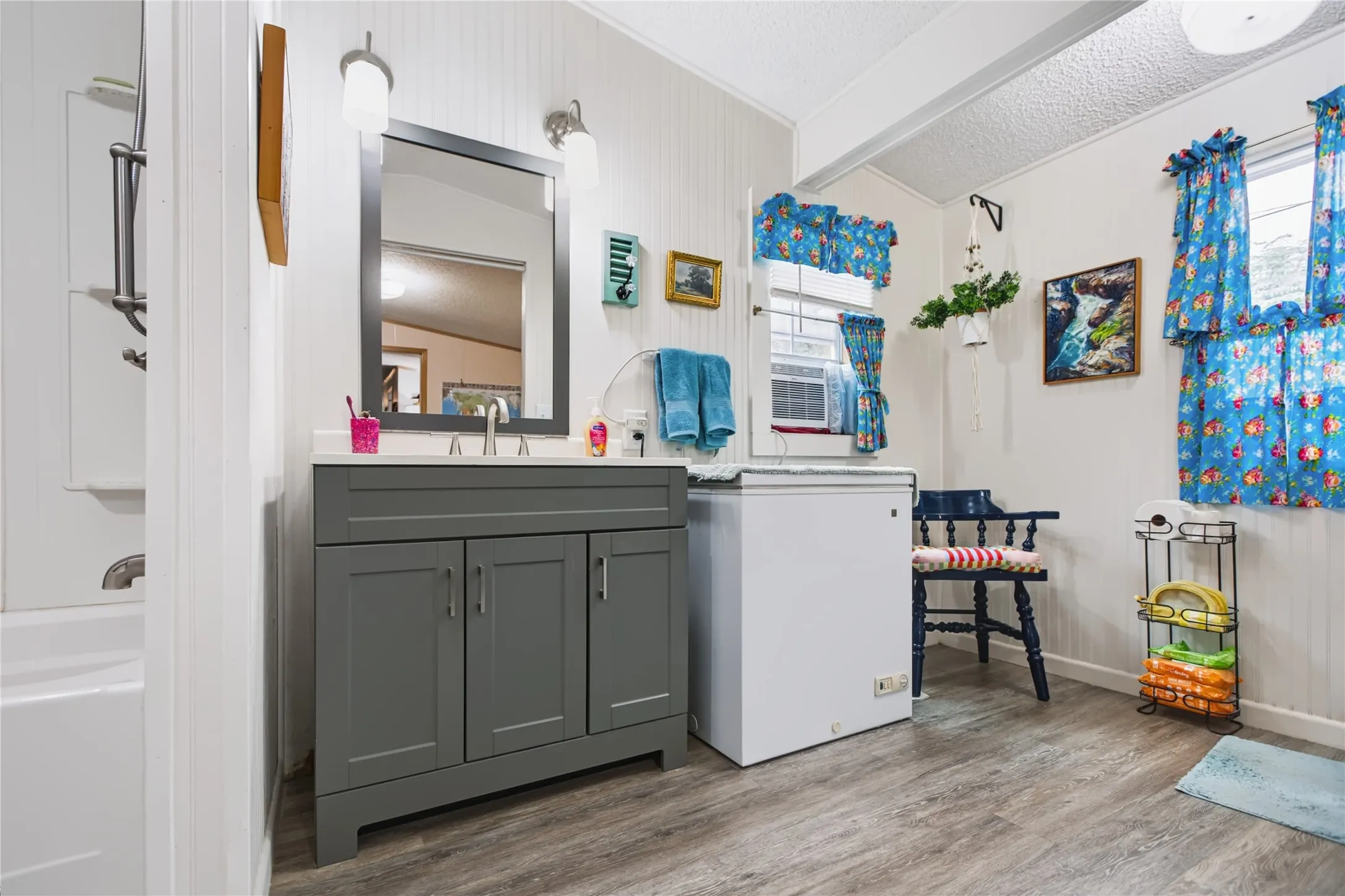Mobile Home For Sale in Mc Lennan County , 531 River Park Road, Waco, Texas 76657, 2 Bedroom, 2 Bathroom, Garage spaces, 1,056 Sqft, built in 1996, mls#21350938, Real Estate Agent in Waco, Homes For Sale in Mc Lennan county, Homes For Sale in Waco, Realtor in Waco Texas, Real Estate Brokerage Independent Realty Texas, Luminita Cordes Realtor