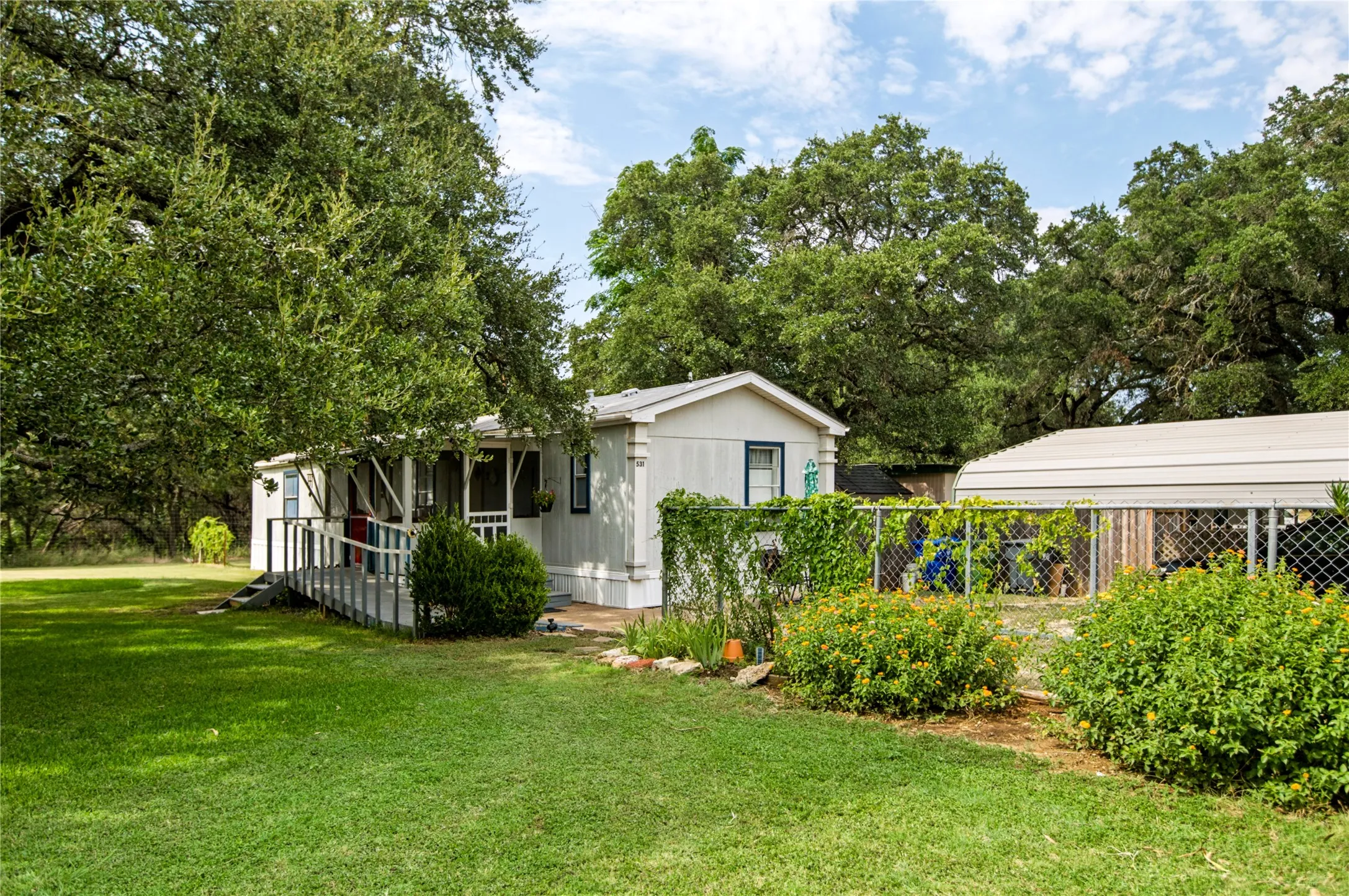 Mobile Home For Sale in Mc Lennan County , 531 River Park Road, Waco, Texas 76657, 2 Bedroom, 2 Bathroom, Garage spaces, 1,056 Sqft, built in 1996, mls#21350938, Real Estate Agent in Waco, Homes For Sale in Mc Lennan county, Homes For Sale in Waco, Realtor in Waco Texas, Real Estate Brokerage Independent Realty Texas, Luminita Cordes Realtor