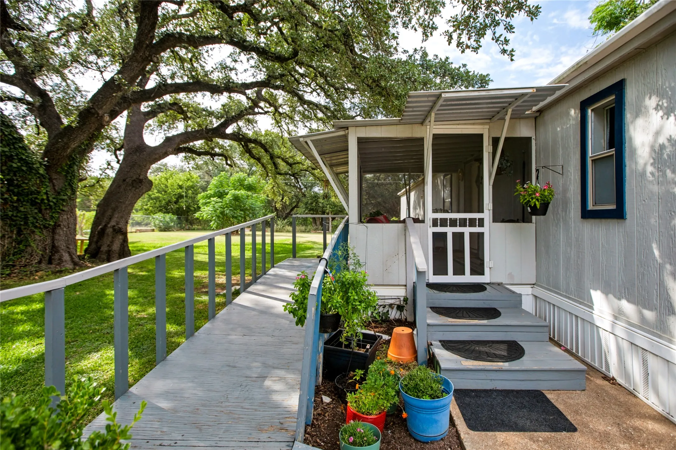 Mobile Home For Sale in Mc Lennan County , 531 River Park Road, Waco, Texas 76657, 2 Bedroom, 2 Bathroom, Garage spaces, 1,056 Sqft, built in 1996, mls#21350938, Real Estate Agent in Waco, Homes For Sale in Mc Lennan county, Homes For Sale in Waco, Realtor in Waco Texas, Real Estate Brokerage Independent Realty Texas, Luminita Cordes Realtor