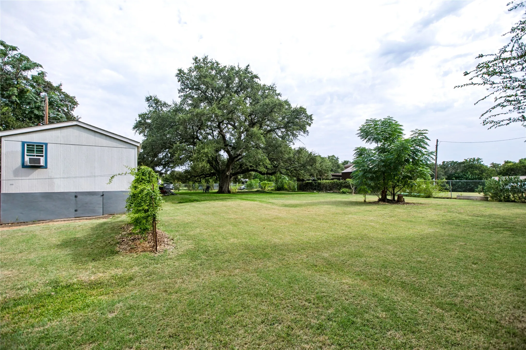 Mobile Home For Sale in Mc Lennan County , 531 River Park Road, Waco, Texas 76657, 2 Bedroom, 2 Bathroom, Garage spaces, 1,056 Sqft, built in 1996, mls#21350938, Real Estate Agent in Waco, Homes For Sale in Mc Lennan county, Homes For Sale in Waco, Realtor in Waco Texas, Real Estate Brokerage Independent Realty Texas, Luminita Cordes Realtor