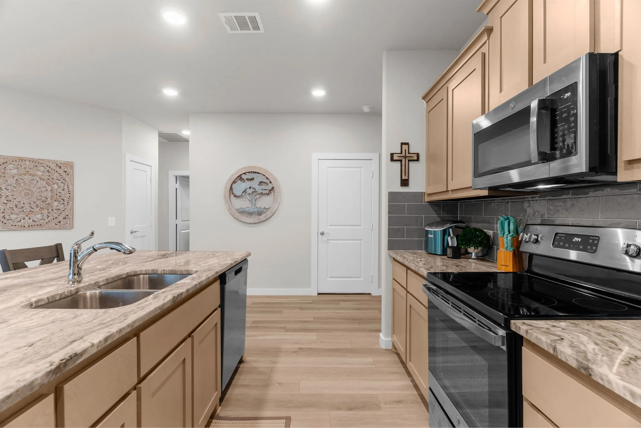 Single Family Residence For Sale in Collin County , 300 Heritage Grove Road, Blue Ridge, Texas 75424, 4 Bedroom, 2 Bathroom, 2 Garage spaces, 1,957 Sqft, built in 2024, mls#21348710, Real Estate Agent in Blue Ridge, Homes For Sale in Collin county, Homes For Sale in Blue Ridge, Realtor in Blue Ridge Texas, Real Estate Brokerage Independent Realty Texas, Luminita Cordes Realtor