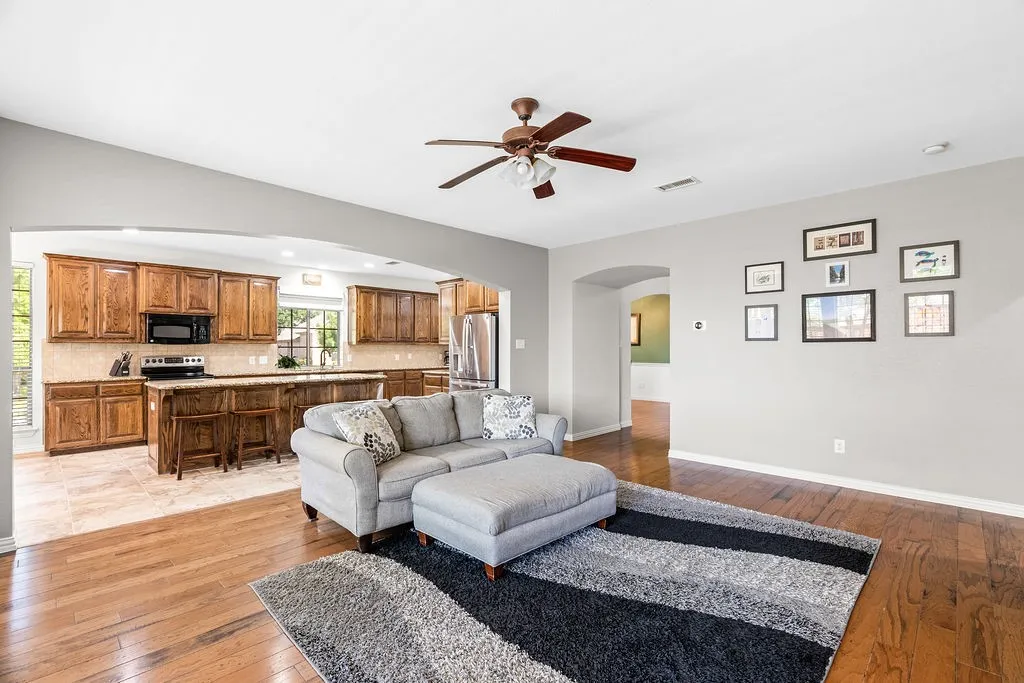 Single Family Residence For Sale in Kaufman County , 1002 Ranger Road, Forney, Texas 75126, 4 Bedroom, 3 Bathroom, 3 Garage spaces, 3,307 Sqft, built in 2007, mls#21348836, Real Estate Agent in Forney, Homes For Sale in Kaufman county, Homes For Sale in Forney, Realtor in Forney Texas, Real Estate Brokerage Independent Realty Texas, Luminita Cordes Realtor