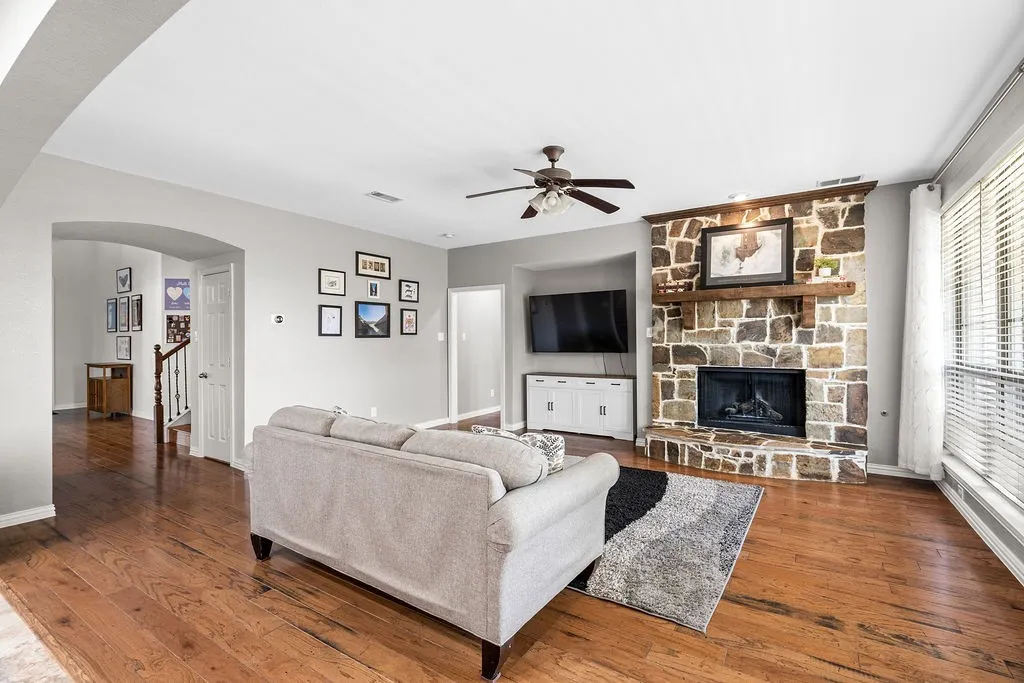 Single Family Residence For Sale in Kaufman County , 1002 Ranger Road, Forney, Texas 75126, 4 Bedroom, 3 Bathroom, 3 Garage spaces, 3,307 Sqft, built in 2007, mls#21348836, Real Estate Agent in Forney, Homes For Sale in Kaufman county, Homes For Sale in Forney, Realtor in Forney Texas, Real Estate Brokerage Independent Realty Texas, Luminita Cordes Realtor