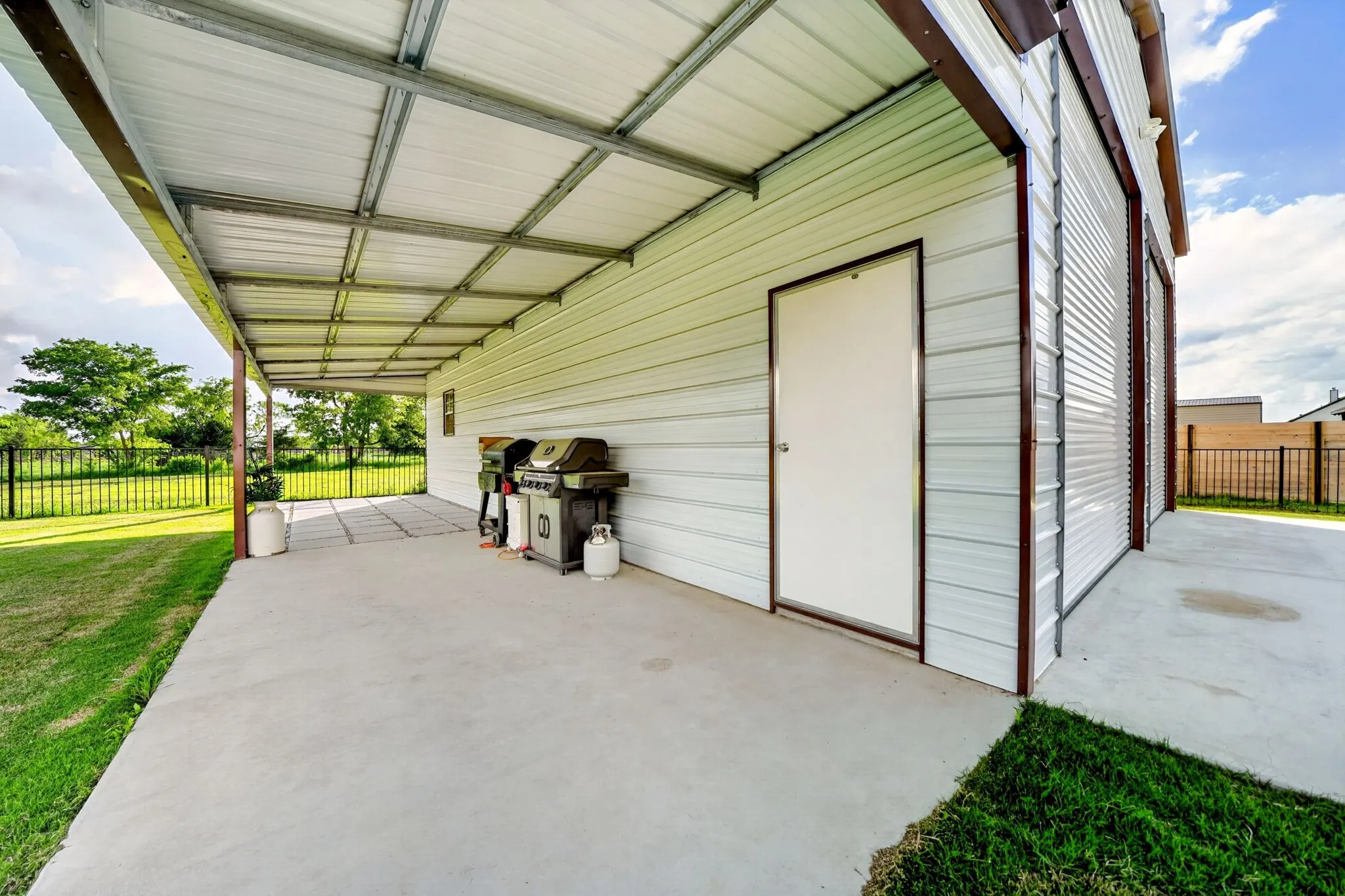 Single Family Residence For Sale in Kaufman County , 2446 Blackjack Oak Road, Oak Ridge, Texas 75161, 3 Bedroom, 2 Bathroom, 2 Garage spaces, 2,159 Sqft, built in 2024, mls#21348795, Real Estate Agent in Oak Ridge, Homes For Sale in Kaufman county, Homes For Sale in Oak Ridge, Realtor in Oak Ridge Texas, Real Estate Brokerage Independent Realty Texas, Luminita Cordes Realtor