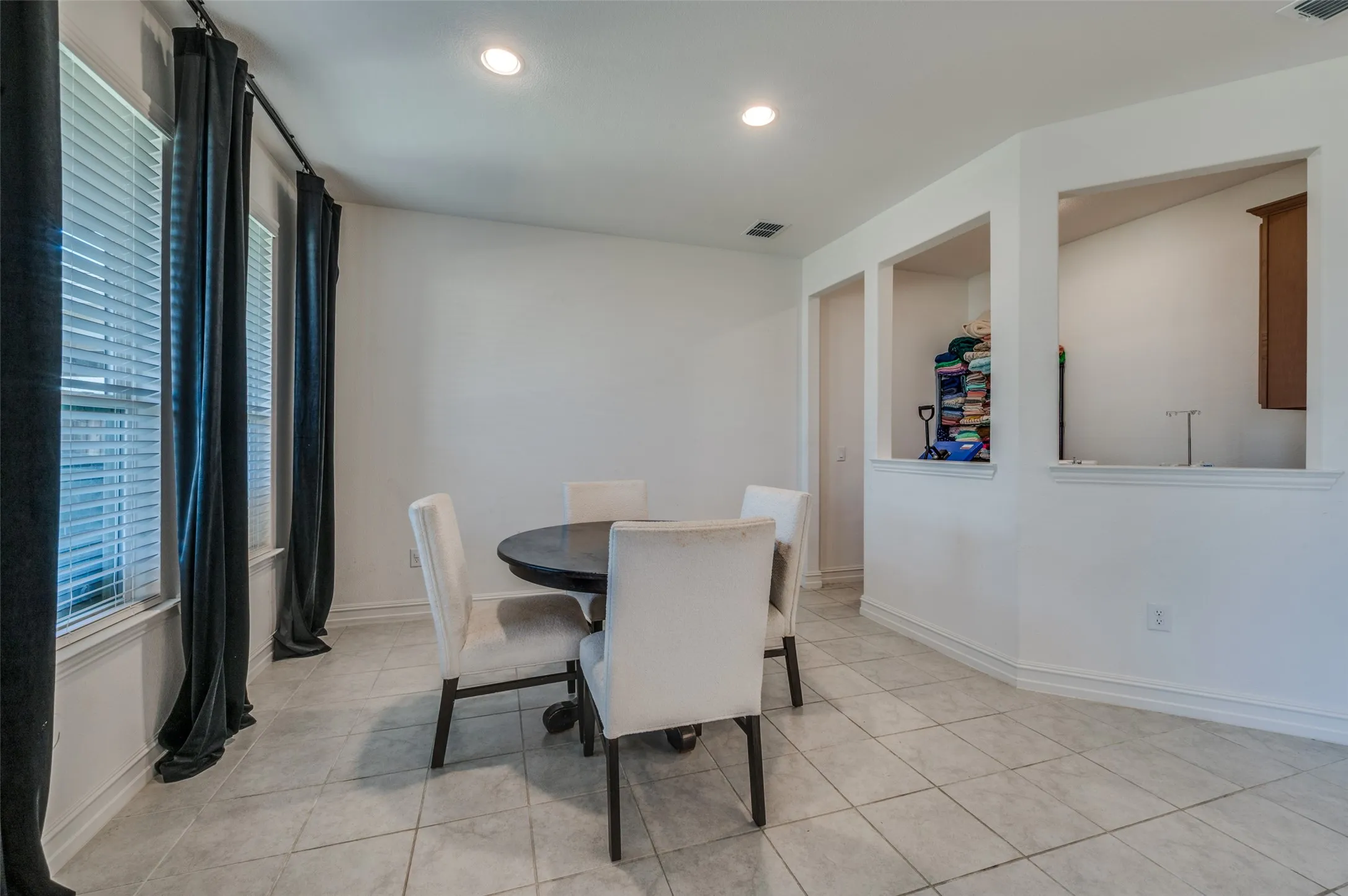 Single Family Residence For Sale in Denton County , 1609 Quentin Drive, Aubrey, Texas 76227, 4 Bedroom, 4 Bathroom, 3 Garage spaces, 3,678 Sqft, built in 2023, mls#21348551, Real Estate Agent in Aubrey, Homes For Sale in Denton county, Homes For Sale in Aubrey, Realtor in Aubrey Texas, Real Estate Brokerage Independent Realty Texas, Luminita Cordes Realtor