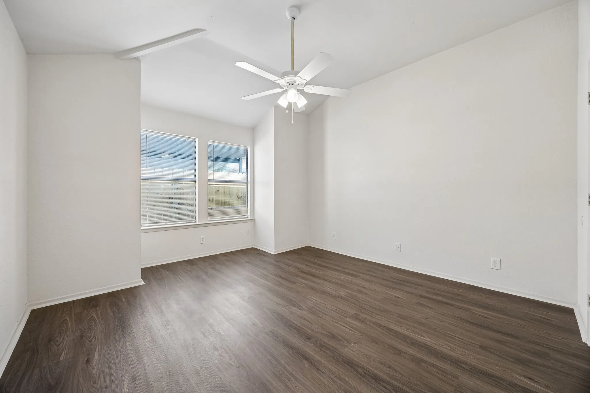 Single Family Residence For Sale in Tarrant County , 1041 Tennessee Trail, Arlington, Texas 76017, 3 Bedroom, 2 Bathroom, Garage spaces, 1,324 Sqft, built in 1987, mls#21345761, Real Estate Agent in Arlington, Homes For Sale in Tarrant county, Homes For Sale in Arlington, Realtor in Arlington Texas, Real Estate Brokerage Independent Realty Texas, Luminita Cordes Realtor