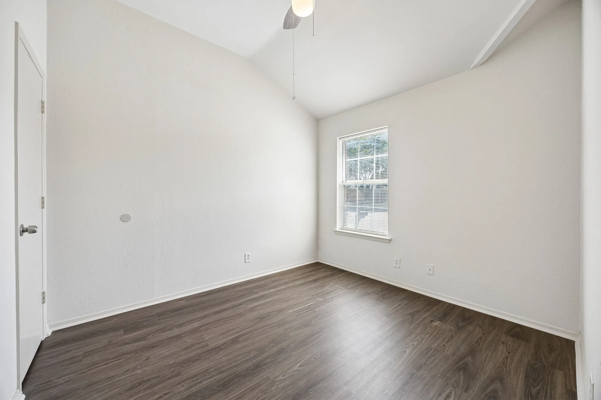 Single Family Residence For Sale in Tarrant County , 1041 Tennessee Trail, Arlington, Texas 76017, 3 Bedroom, 2 Bathroom, Garage spaces, 1,324 Sqft, built in 1987, mls#21345761, Real Estate Agent in Arlington, Homes For Sale in Tarrant county, Homes For Sale in Arlington, Realtor in Arlington Texas, Real Estate Brokerage Independent Realty Texas, Luminita Cordes Realtor