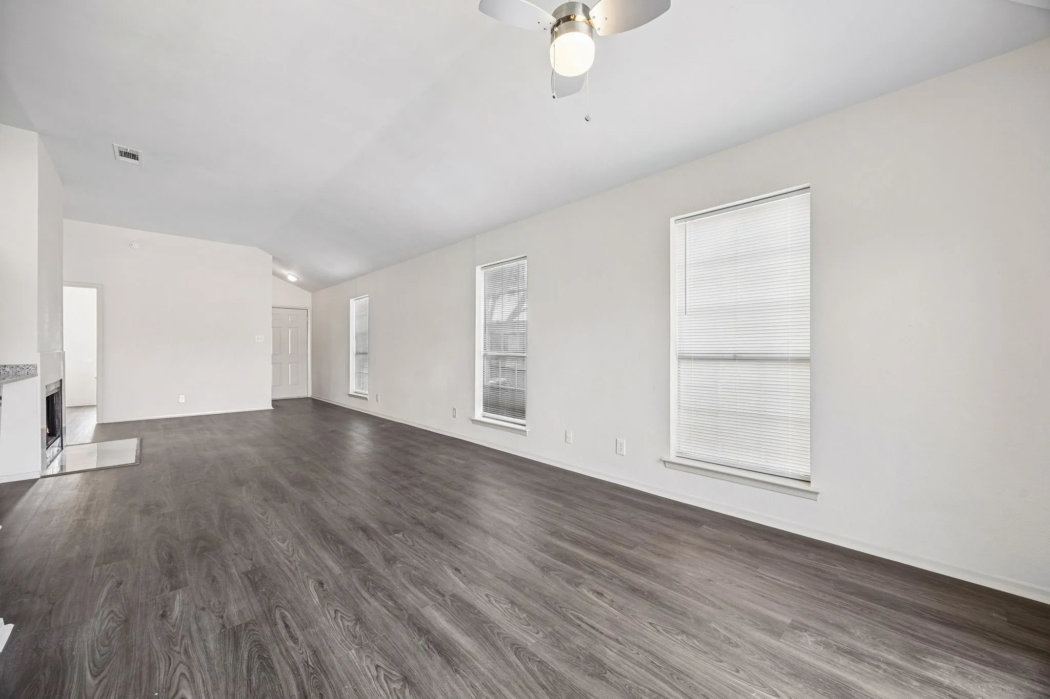 Single Family Residence For Sale in Tarrant County , 1041 Tennessee Trail, Arlington, Texas 76017, 3 Bedroom, 2 Bathroom, Garage spaces, 1,324 Sqft, built in 1987, mls#21345761, Real Estate Agent in Arlington, Homes For Sale in Tarrant county, Homes For Sale in Arlington, Realtor in Arlington Texas, Real Estate Brokerage Independent Realty Texas, Luminita Cordes Realtor