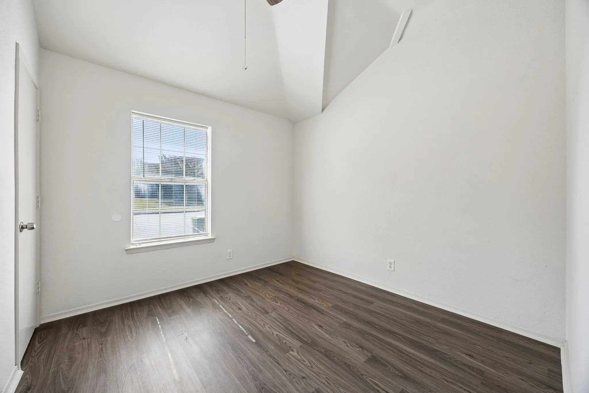 Single Family Residence For Sale in Tarrant County , 1041 Tennessee Trail, Arlington, Texas 76017, 3 Bedroom, 2 Bathroom, Garage spaces, 1,324 Sqft, built in 1987, mls#21345761, Real Estate Agent in Arlington, Homes For Sale in Tarrant county, Homes For Sale in Arlington, Realtor in Arlington Texas, Real Estate Brokerage Independent Realty Texas, Luminita Cordes Realtor