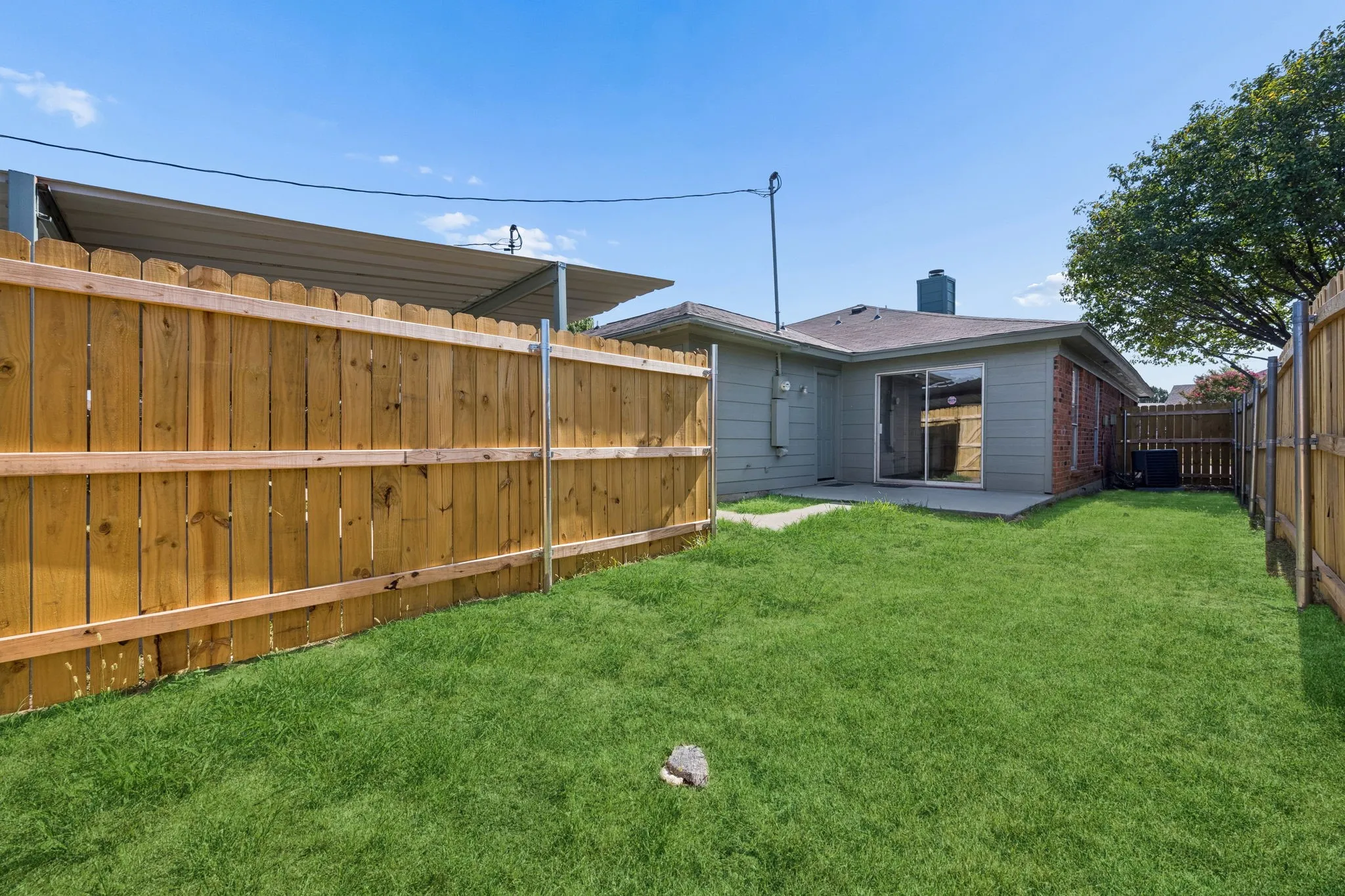 Single Family Residence For Sale in Tarrant County , 1041 Tennessee Trail, Arlington, Texas 76017, 3 Bedroom, 2 Bathroom, Garage spaces, 1,324 Sqft, built in 1987, mls#21345761, Real Estate Agent in Arlington, Homes For Sale in Tarrant county, Homes For Sale in Arlington, Realtor in Arlington Texas, Real Estate Brokerage Independent Realty Texas, Luminita Cordes Realtor