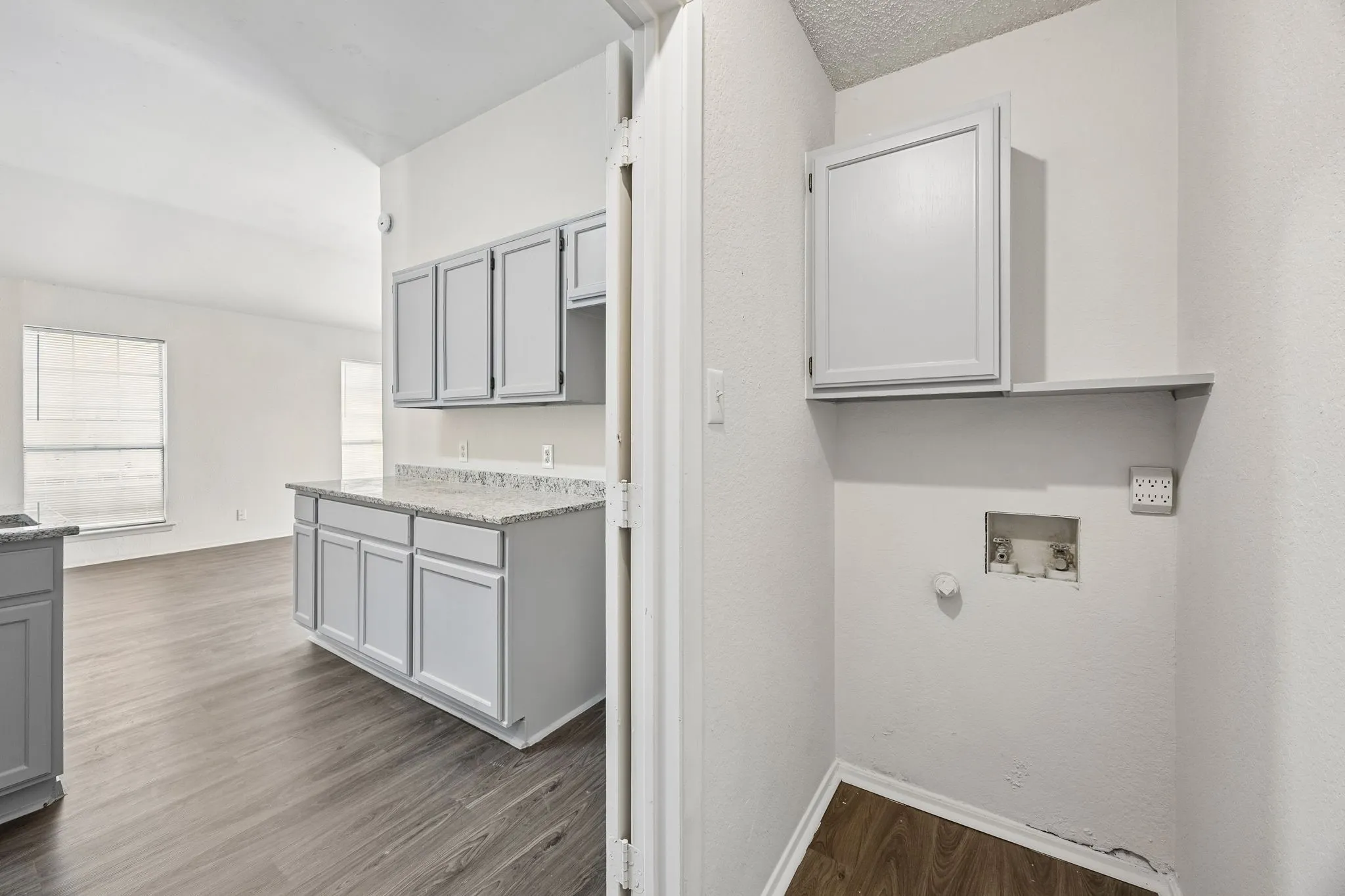 Single Family Residence For Sale in Tarrant County , 1041 Tennessee Trail, Arlington, Texas 76017, 3 Bedroom, 2 Bathroom, Garage spaces, 1,324 Sqft, built in 1987, mls#21345761, Real Estate Agent in Arlington, Homes For Sale in Tarrant county, Homes For Sale in Arlington, Realtor in Arlington Texas, Real Estate Brokerage Independent Realty Texas, Luminita Cordes Realtor