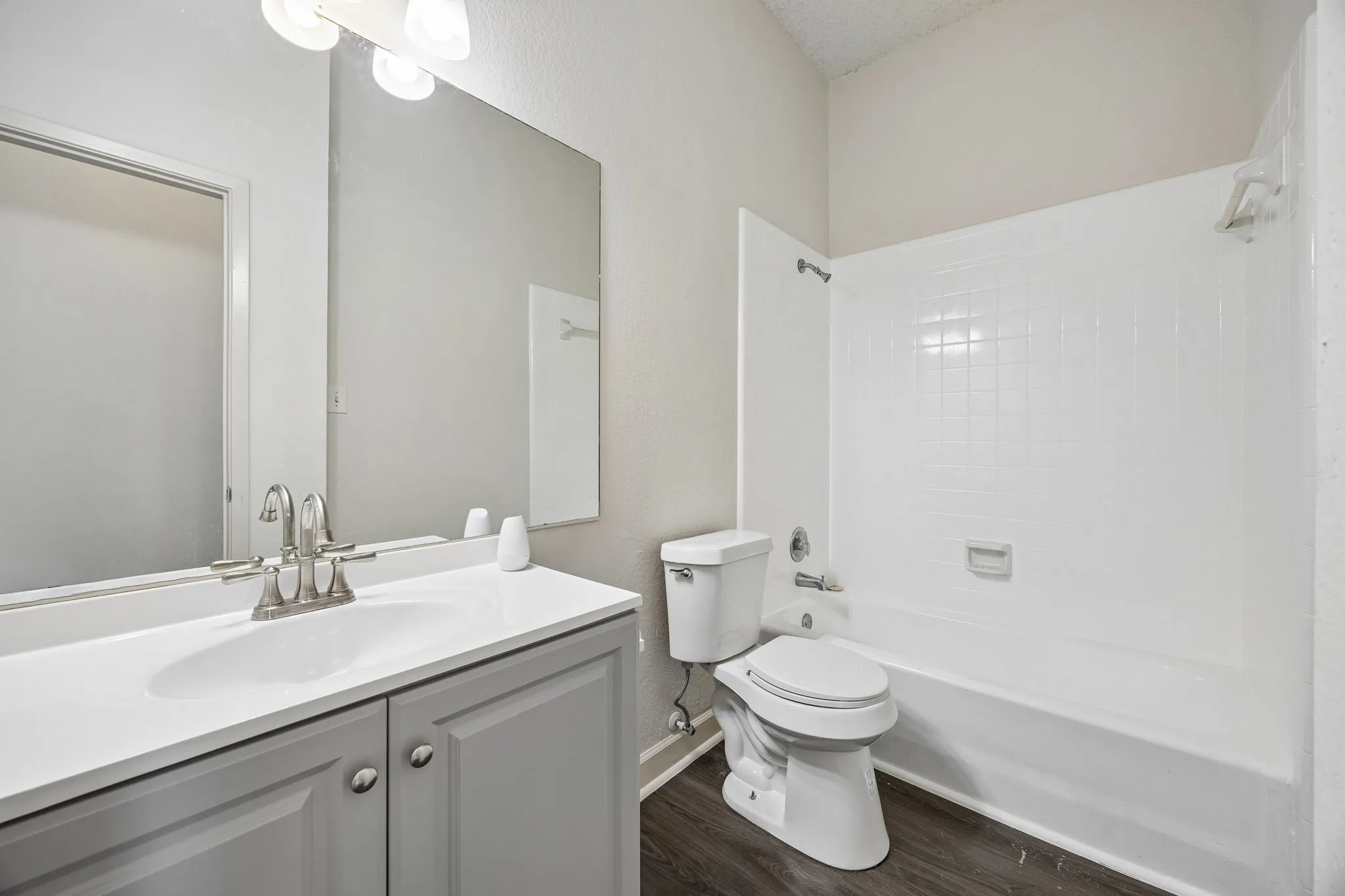 Single Family Residence For Sale in Tarrant County , 1041 Tennessee Trail, Arlington, Texas 76017, 3 Bedroom, 2 Bathroom, Garage spaces, 1,324 Sqft, built in 1987, mls#21345761, Real Estate Agent in Arlington, Homes For Sale in Tarrant county, Homes For Sale in Arlington, Realtor in Arlington Texas, Real Estate Brokerage Independent Realty Texas, Luminita Cordes Realtor