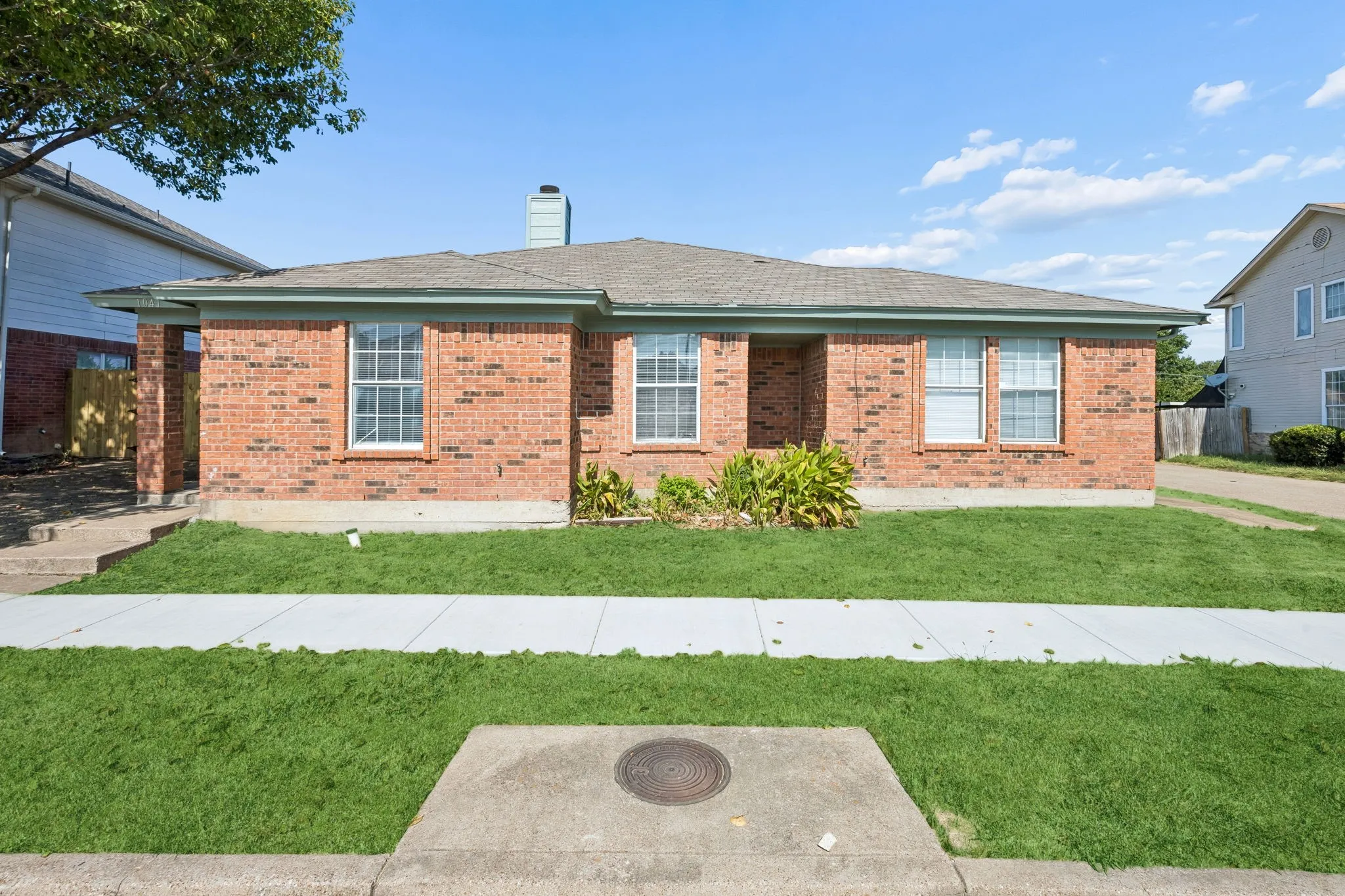 Single Family Residence For Sale in Tarrant County , 1041 Tennessee Trail, Arlington, Texas 76017, 3 Bedroom, 2 Bathroom, Garage spaces, 1,324 Sqft, built in 1987, mls#21345761, Real Estate Agent in Arlington, Homes For Sale in Tarrant county, Homes For Sale in Arlington, Realtor in Arlington Texas, Real Estate Brokerage Independent Realty Texas, Luminita Cordes Realtor