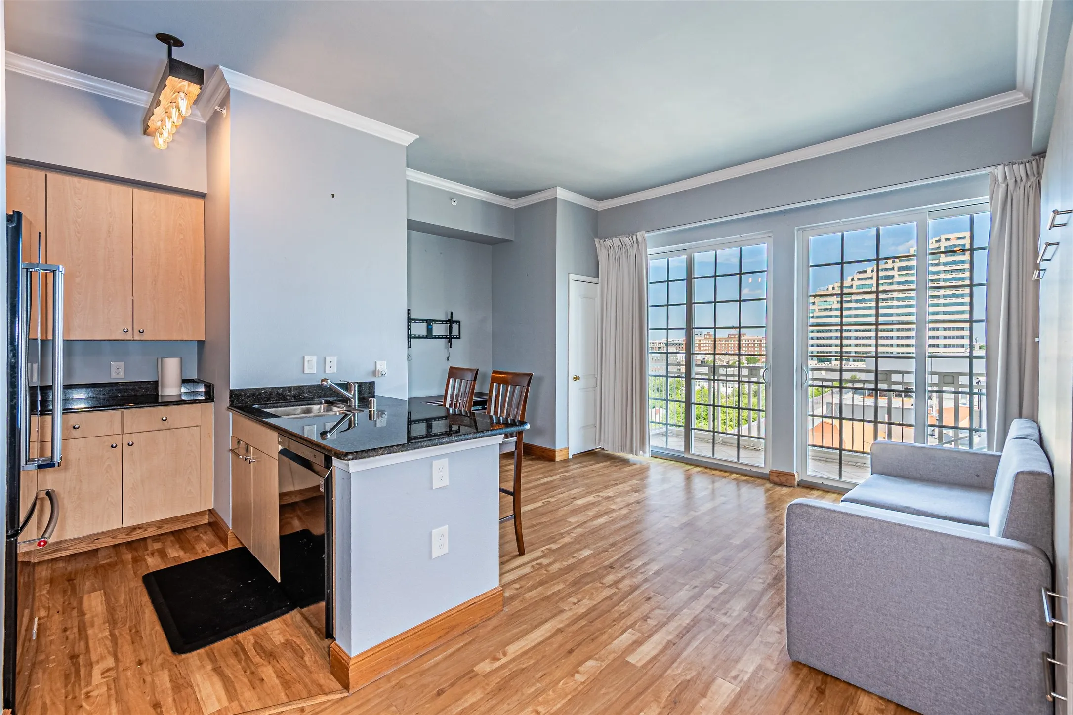 Condominium For Sale in Dallas County , 3225 Turtle Creek Boulevard 1040, Dallas, Texas 75219, 1 Bedroom, 1 Bathroom, 1 Garage spaces, 538 Sqft, built in 1998, mls#21341661, Real Estate Agent in Dallas, Homes For Sale in Dallas county, Homes For Sale in Dallas, Realtor in Dallas Texas, Real Estate Brokerage Independent Realty Texas, Luminita Cordes Realtor