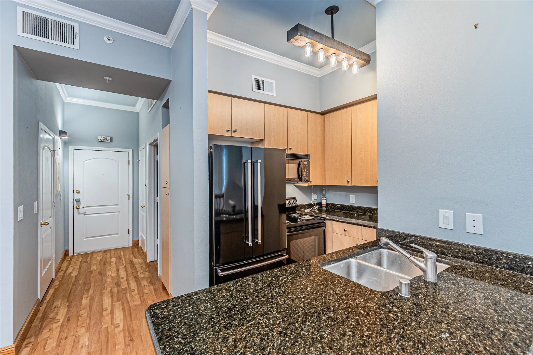 Condominium For Sale in Dallas County , 3225 Turtle Creek Boulevard 1040, Dallas, Texas 75219, 1 Bedroom, 1 Bathroom, 1 Garage spaces, 538 Sqft, built in 1998, mls#21341661, Real Estate Agent in Dallas, Homes For Sale in Dallas county, Homes For Sale in Dallas, Realtor in Dallas Texas, Real Estate Brokerage Independent Realty Texas, Luminita Cordes Realtor