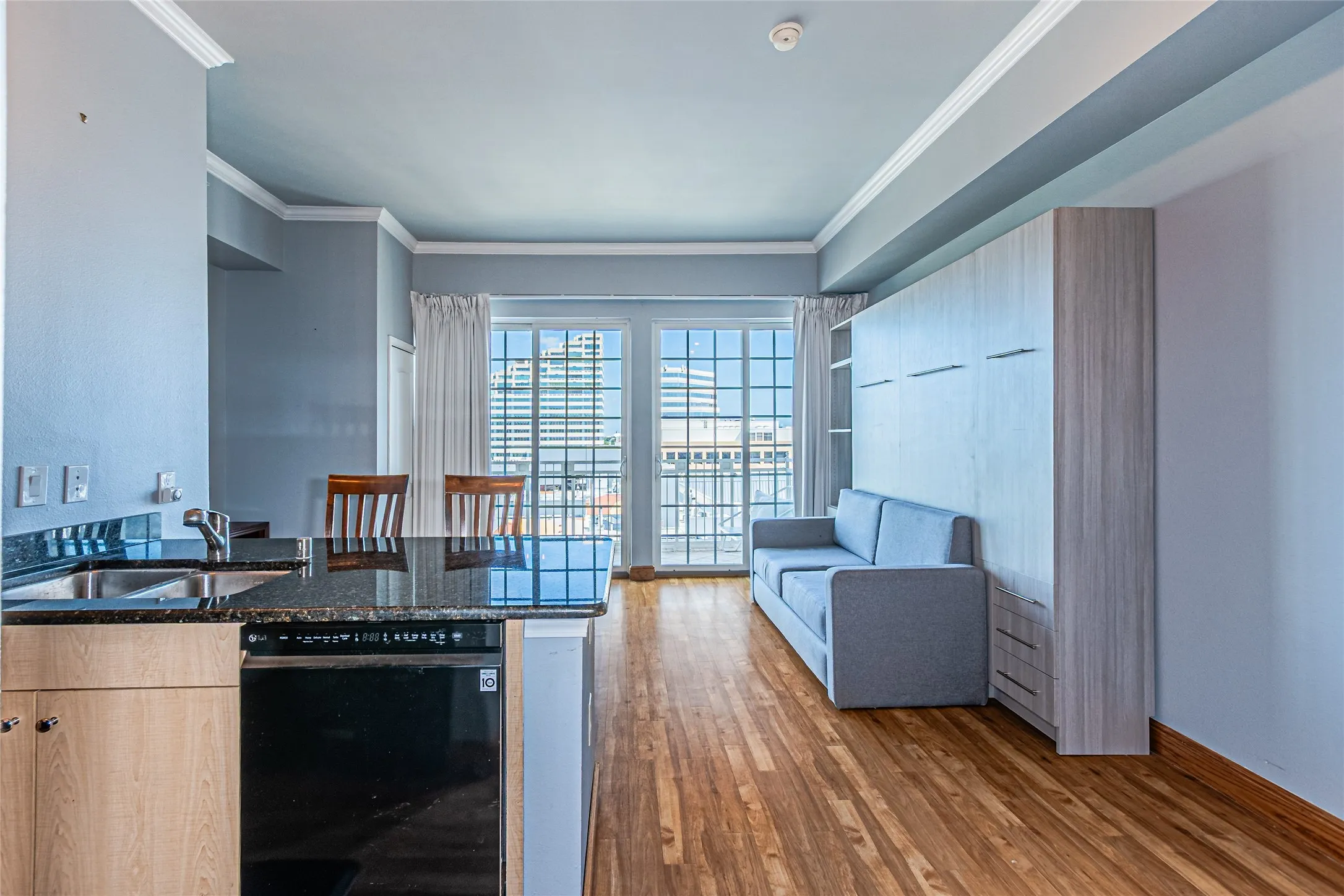 Condominium For Sale in Dallas County , 3225 Turtle Creek Boulevard 1040, Dallas, Texas 75219, 1 Bedroom, 1 Bathroom, 1 Garage spaces, 538 Sqft, built in 1998, mls#21341661, Real Estate Agent in Dallas, Homes For Sale in Dallas county, Homes For Sale in Dallas, Realtor in Dallas Texas, Real Estate Brokerage Independent Realty Texas, Luminita Cordes Realtor