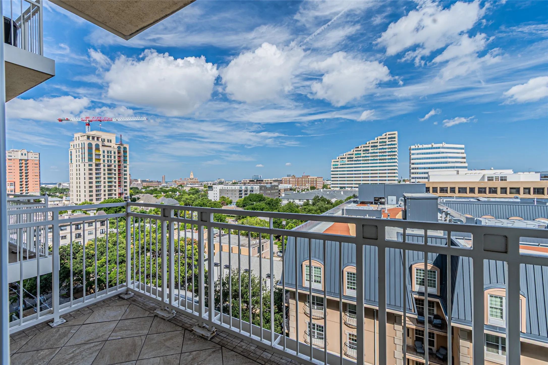 Condominium For Sale in Dallas County , 3225 Turtle Creek Boulevard 1040, Dallas, Texas 75219, 1 Bedroom, 1 Bathroom, 1 Garage spaces, 538 Sqft, built in 1998, mls#21341661, Real Estate Agent in Dallas, Homes For Sale in Dallas county, Homes For Sale in Dallas, Realtor in Dallas Texas, Real Estate Brokerage Independent Realty Texas, Luminita Cordes Realtor