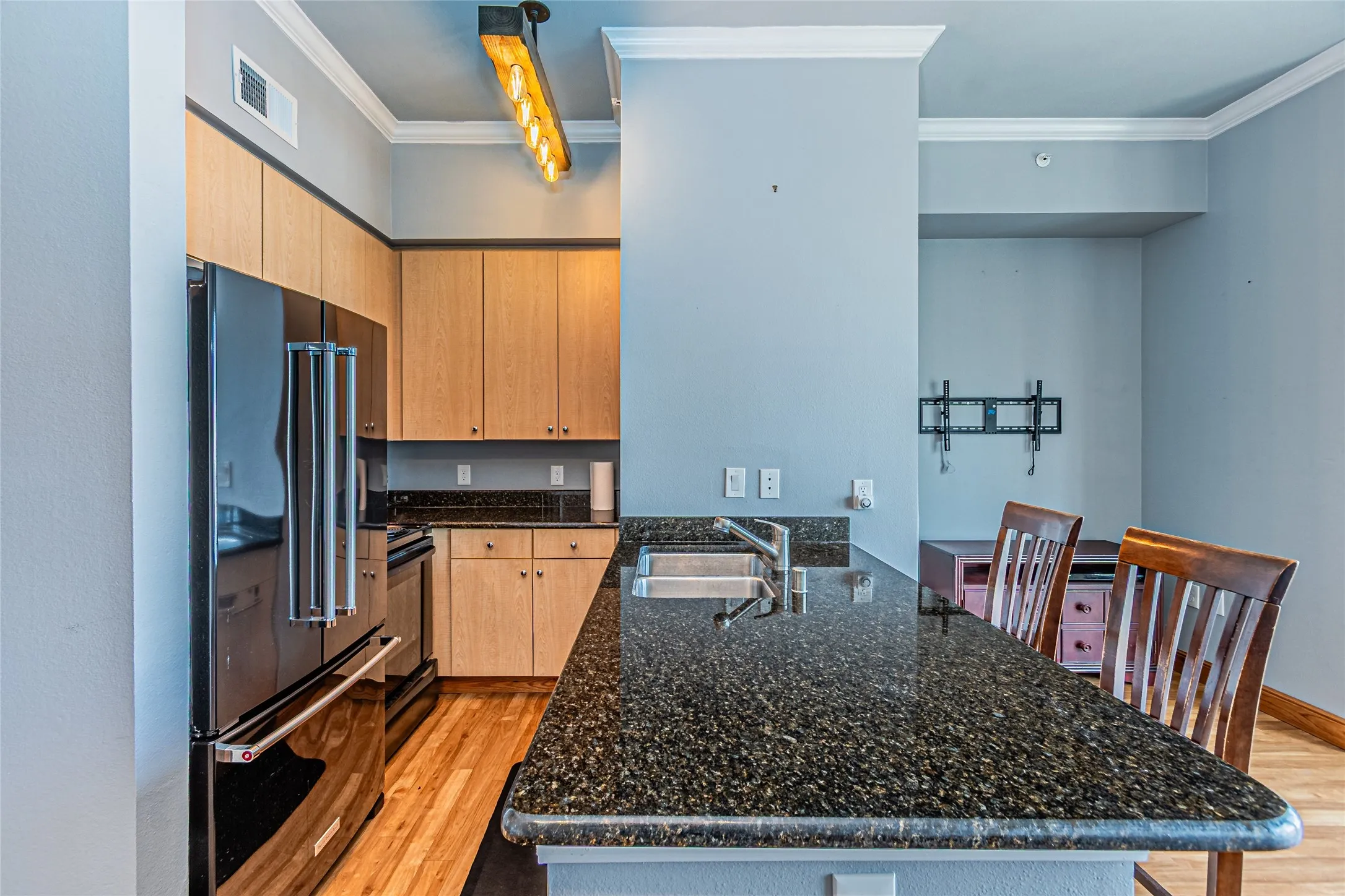 Condominium For Sale in Dallas County , 3225 Turtle Creek Boulevard 1040, Dallas, Texas 75219, 1 Bedroom, 1 Bathroom, 1 Garage spaces, 538 Sqft, built in 1998, mls#21341661, Real Estate Agent in Dallas, Homes For Sale in Dallas county, Homes For Sale in Dallas, Realtor in Dallas Texas, Real Estate Brokerage Independent Realty Texas, Luminita Cordes Realtor
