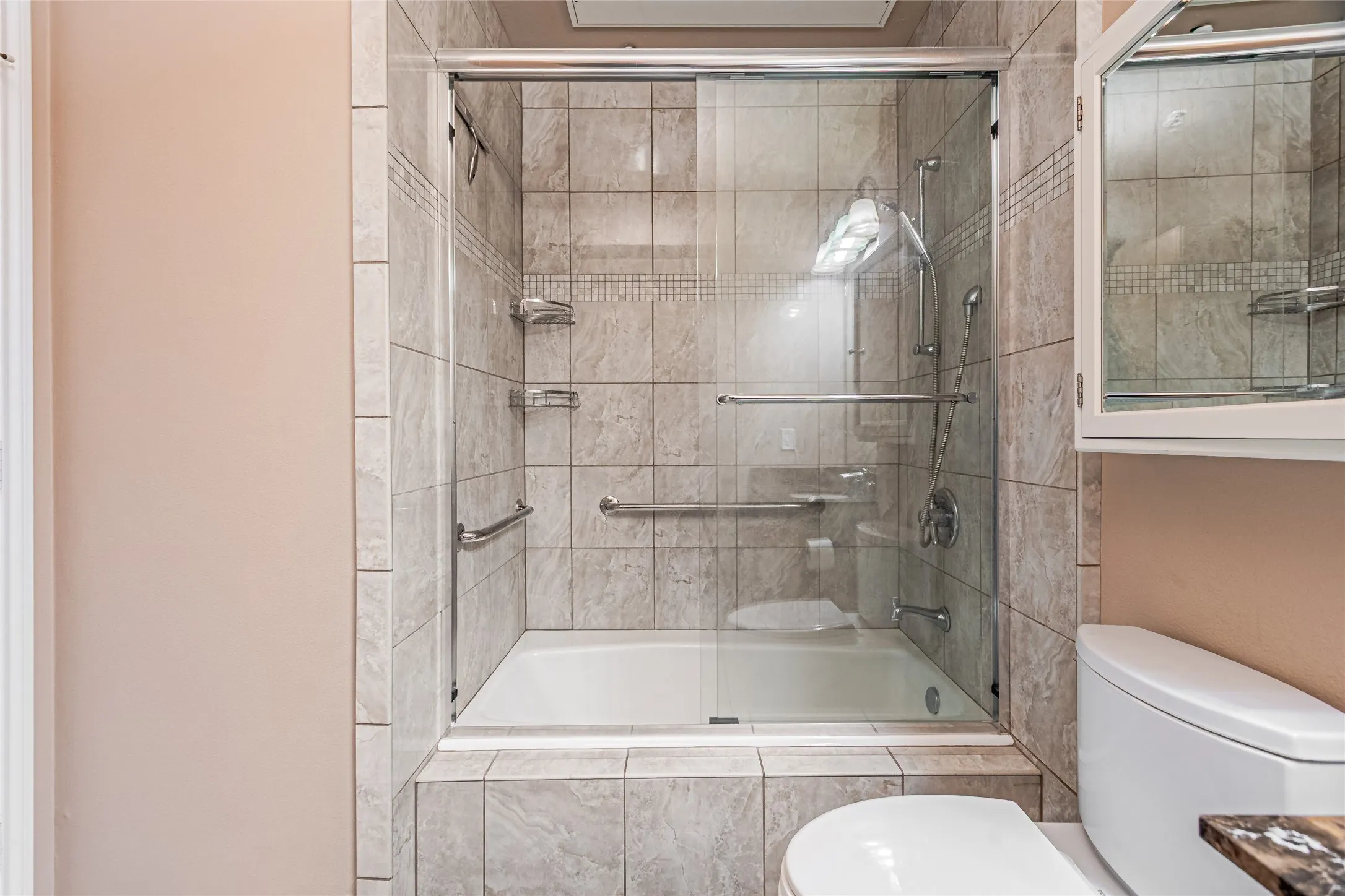 Condominium For Sale in Dallas County , 3225 Turtle Creek Boulevard 1040, Dallas, Texas 75219, 1 Bedroom, 1 Bathroom, 1 Garage spaces, 538 Sqft, built in 1998, mls#21341661, Real Estate Agent in Dallas, Homes For Sale in Dallas county, Homes For Sale in Dallas, Realtor in Dallas Texas, Real Estate Brokerage Independent Realty Texas, Luminita Cordes Realtor