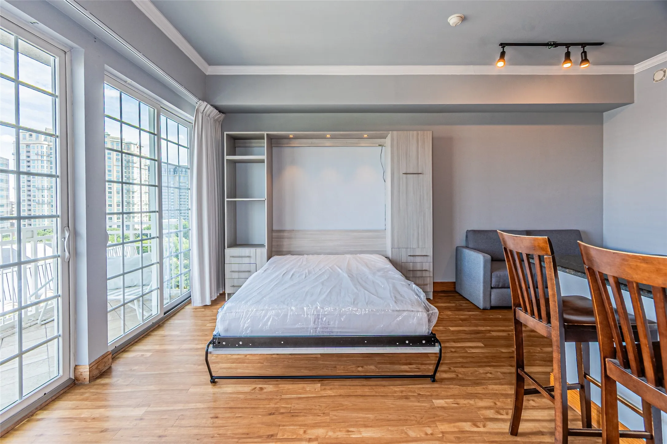 Condominium For Sale in Dallas County , 3225 Turtle Creek Boulevard 1040, Dallas, Texas 75219, 1 Bedroom, 1 Bathroom, 1 Garage spaces, 538 Sqft, built in 1998, mls#21341661, Real Estate Agent in Dallas, Homes For Sale in Dallas county, Homes For Sale in Dallas, Realtor in Dallas Texas, Real Estate Brokerage Independent Realty Texas, Luminita Cordes Realtor