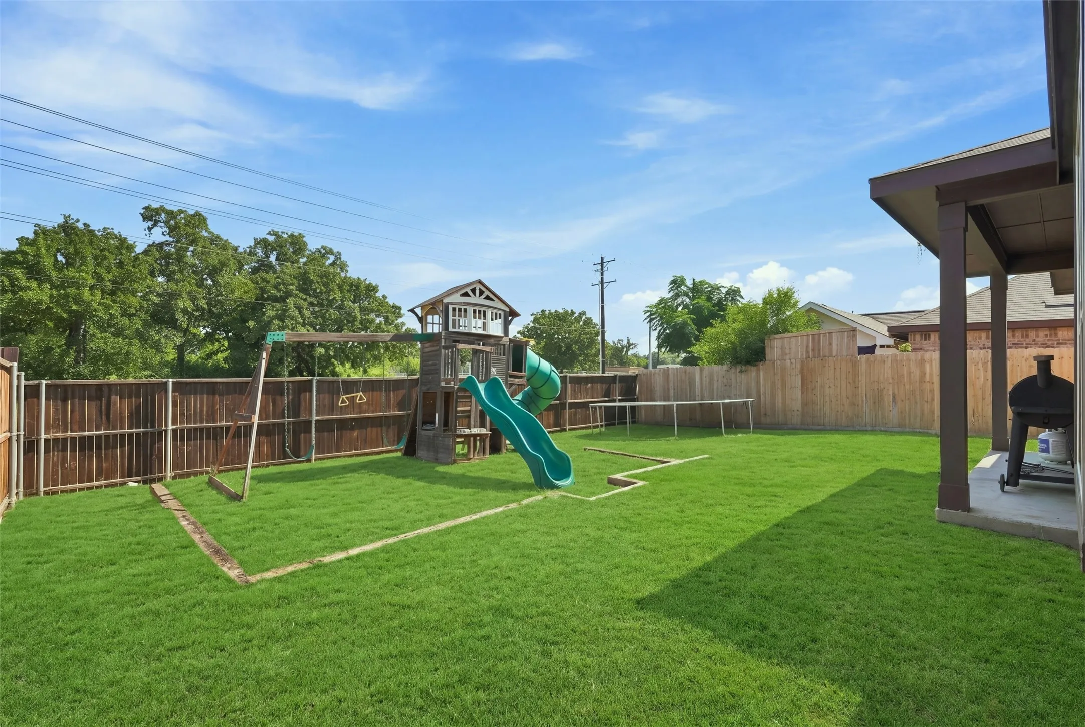 Single Family Residence For Sale in Denton County , 1321 Raleigh Path Road, Denton, Texas 76208, 4 Bedroom, 3 Bathroom, 2 Garage spaces, 2,236 Sqft, built in 2019, mls#21350852, Real Estate Agent in Denton, Homes For Sale in Denton county, Homes For Sale in Denton, Realtor in Denton Texas, Real Estate Brokerage Independent Realty Texas, Luminita Cordes Realtor