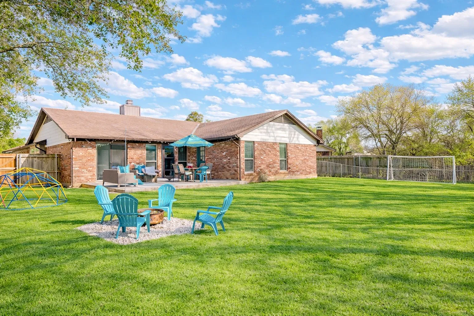 Single Family Residence For Rent in Tarrant County , 2413 Meadow Court, Bedford, Texas 76021, 3 Bedrooms, 2 Bathrooms, Garage spaces, 1,834 Sqft, built in 1981, Price $5,900, mls#21350950, Real Estate Agent in Bedford, Homes For Rent in Tarrant county, Homes For Rent in Bedford, Realtor in Bedford Texas, Real Estate Brokerage Independent Realty Texas, Luminita Cordes Realtor
