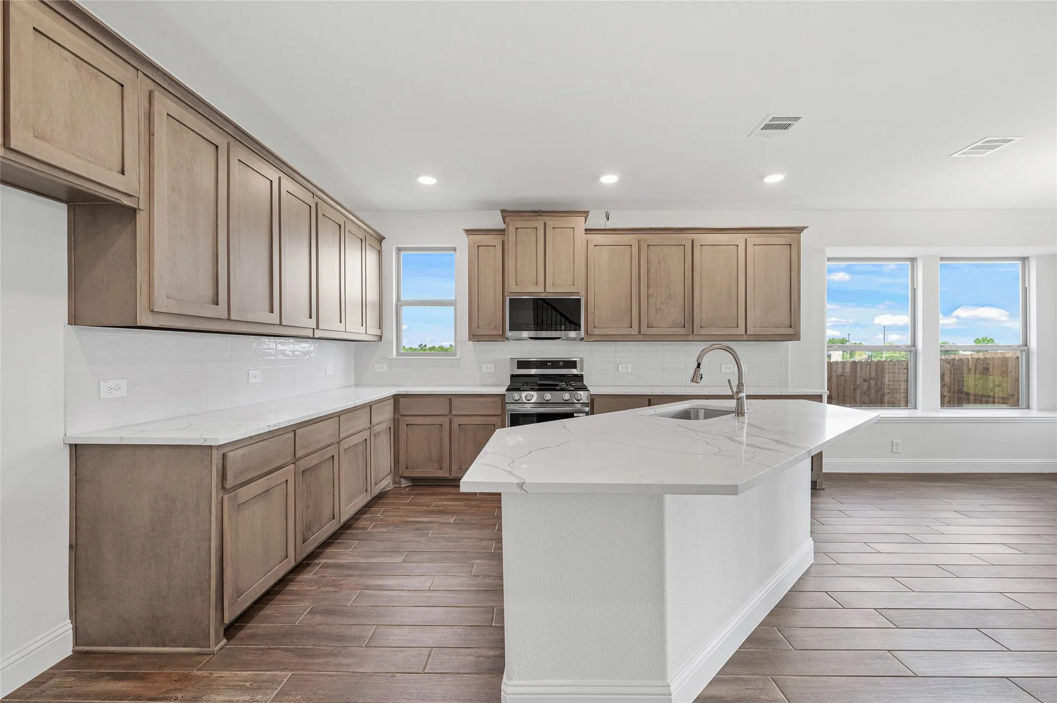 Single Family Residence For Sale in Rockwall County , 2116 Spyglass Drive, Royse City, Texas 75189, 4 Bedroom, 4 Bathroom, 3 Garage spaces, 3,481 Sqft, built in 2024, mls#21350957, Real Estate Agent in Royse City, Homes For Sale in Rockwall county, Homes For Sale in Royse City, Realtor in Royse City Texas, Real Estate Brokerage Independent Realty Texas, Luminita Cordes Realtor