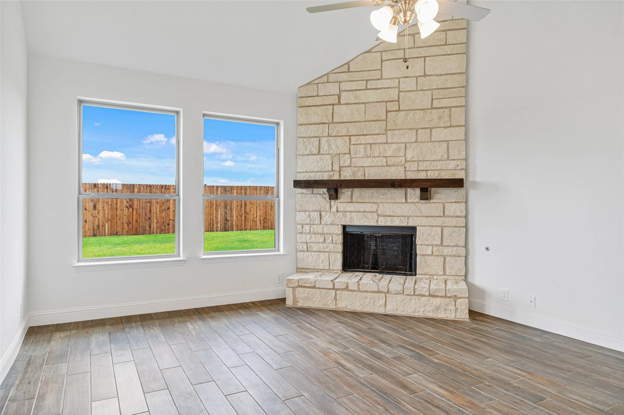 Single Family Residence For Sale in Rockwall County , 2116 Spyglass Drive, Royse City, Texas 75189, 4 Bedroom, 4 Bathroom, 3 Garage spaces, 3,481 Sqft, built in 2024, mls#21350957, Real Estate Agent in Royse City, Homes For Sale in Rockwall county, Homes For Sale in Royse City, Realtor in Royse City Texas, Real Estate Brokerage Independent Realty Texas, Luminita Cordes Realtor