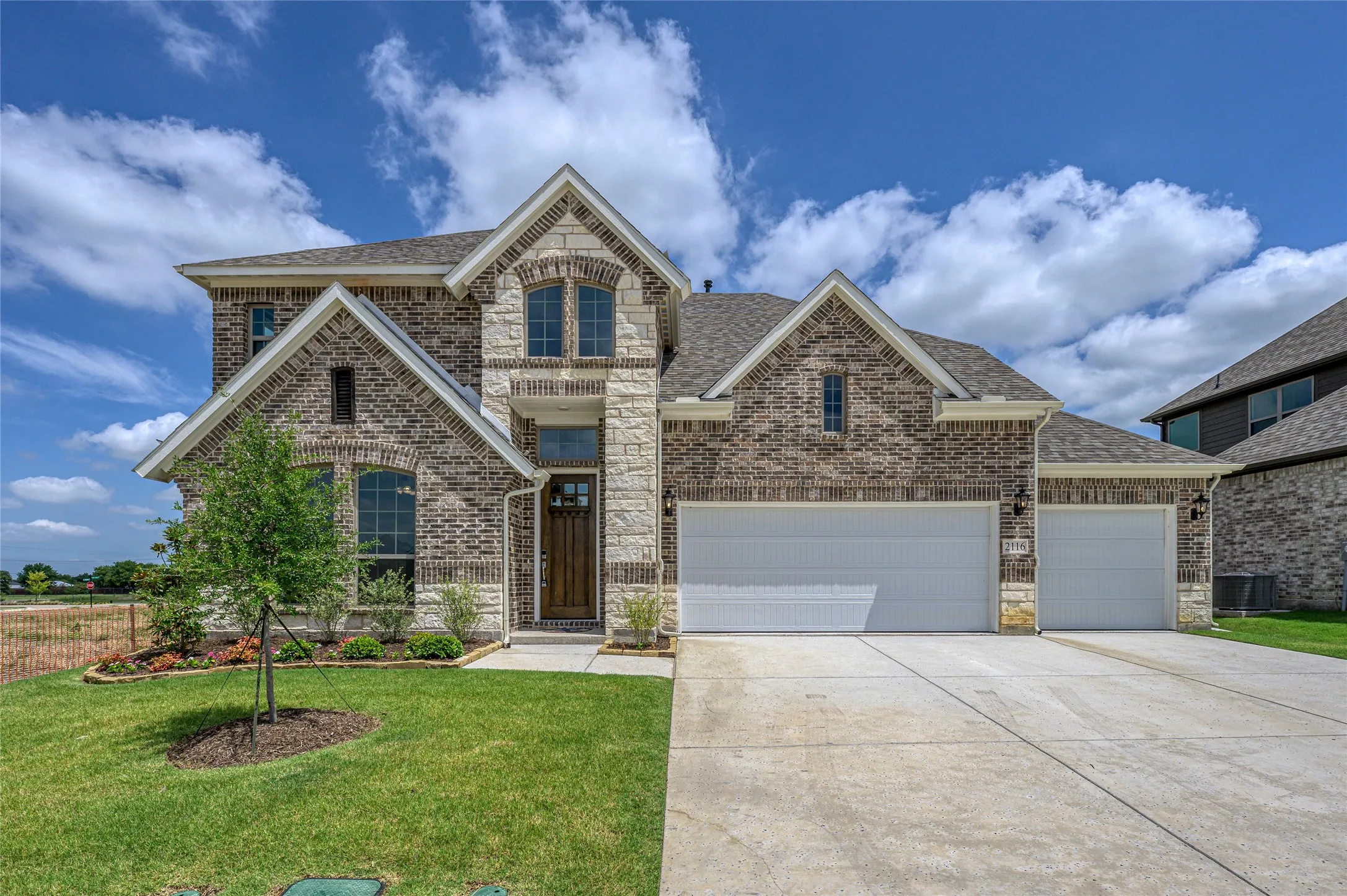 Single Family Residence For Sale in Rockwall County , 2116 Spyglass Drive, Royse City, Texas 75189, 4 Bedroom, 4 Bathroom, 3 Garage spaces, 3,481 Sqft, built in 2024, mls#21350957, Real Estate Agent in Royse City, Homes For Sale in Rockwall county, Homes For Sale in Royse City, Realtor in Royse City Texas, Real Estate Brokerage Independent Realty Texas, Luminita Cordes Realtor