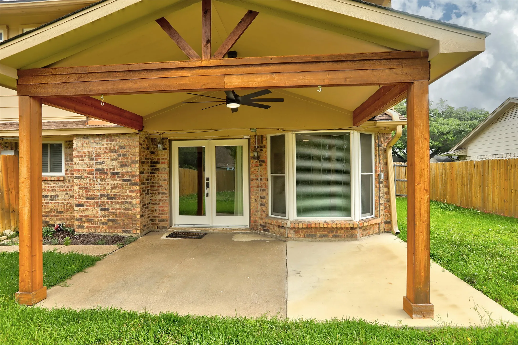 Single Family Residence For Rent in Dallas County , 2102 Apollo Road, Richardson, Texas 75081, 4 Bedroom, 3 Bathroom, 2 Garage spaces, 2,404 Sqft, built in 1974, mls#21350958, Real Estate Agent in Richardson, Homes For Rent in Dallas county, Homes For Rent in Richardson, Realtor in Richardson Texas, Real Estate Brokerage Independent Realty Texas, Luminita Cordes Realtor