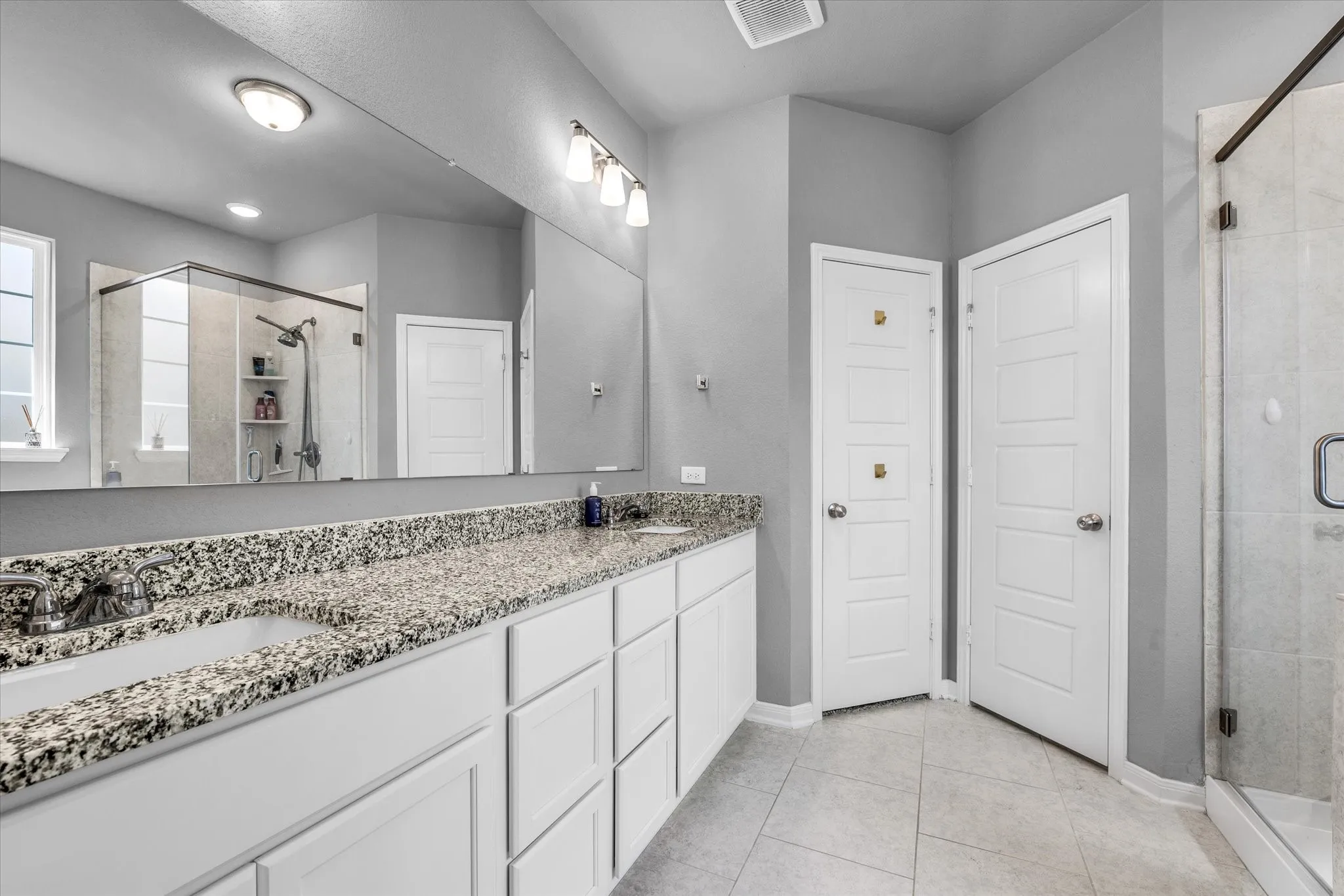 Single Family Residence For Sale in Mc Lennan County , 11324 Pallasite Circle, Lorena, Texas 76655, 4 Bedroom, 4 Bathroom, 2 Garage spaces, 2,598 Sqft, built in 2023, mls#21350797, Real Estate Agent in Lorena, Homes For Sale in Mc Lennan county, Homes For Sale in Lorena, Realtor in Lorena Texas, Real Estate Brokerage Independent Realty Texas, Luminita Cordes Realtor