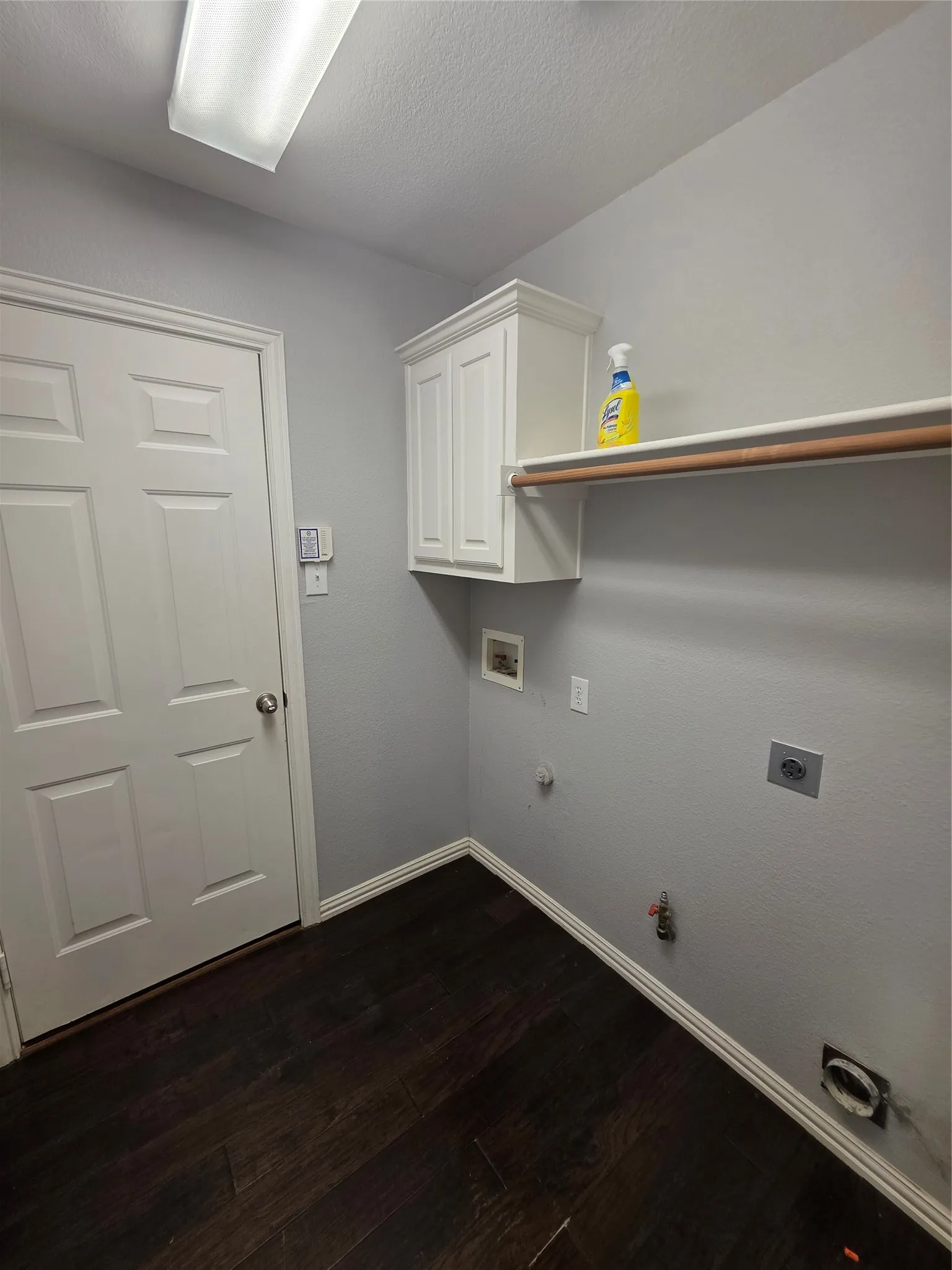 Single Family Residence For Rent in Tarrant County , 2717 Cliffwood Drive, Grapevine, Texas 76051, 4 Bedroom, 3 Bathroom, 3 Garage spaces, 2,502 Sqft, built in 2000, mls#21347889, Real Estate Agent in Grapevine, Homes For Rent in Tarrant county, Homes For Rent in Grapevine, Realtor in Grapevine Texas, Real Estate Brokerage Independent Realty Texas, Luminita Cordes Realtor