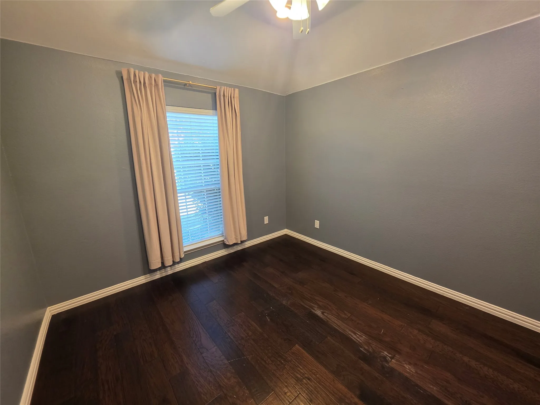 Single Family Residence For Rent in Tarrant County , 2717 Cliffwood Drive, Grapevine, Texas 76051, 4 Bedroom, 3 Bathroom, 3 Garage spaces, 2,502 Sqft, built in 2000, mls#21347889, Real Estate Agent in Grapevine, Homes For Rent in Tarrant county, Homes For Rent in Grapevine, Realtor in Grapevine Texas, Real Estate Brokerage Independent Realty Texas, Luminita Cordes Realtor