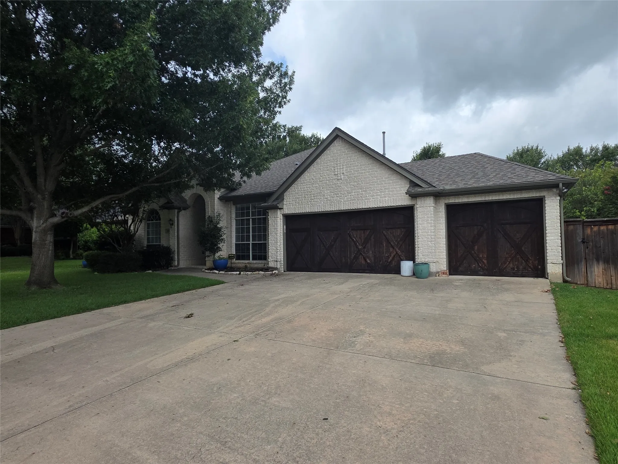 Single Family Residence For Rent in Tarrant County , 2717 Cliffwood Drive, Grapevine, Texas 76051, 4 Bedroom, 3 Bathroom, 3 Garage spaces, 2,502 Sqft, built in 2000, mls#21347889, Real Estate Agent in Grapevine, Homes For Rent in Tarrant county, Homes For Rent in Grapevine, Realtor in Grapevine Texas, Real Estate Brokerage Independent Realty Texas, Luminita Cordes Realtor