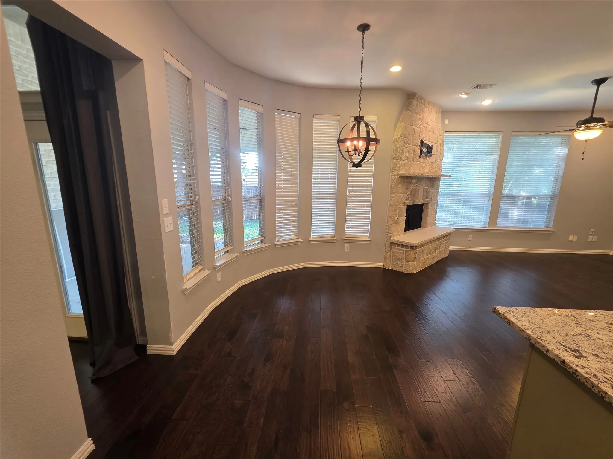 Single Family Residence For Rent in Tarrant County , 2717 Cliffwood Drive, Grapevine, Texas 76051, 4 Bedroom, 3 Bathroom, 3 Garage spaces, 2,502 Sqft, built in 2000, mls#21347889, Real Estate Agent in Grapevine, Homes For Rent in Tarrant county, Homes For Rent in Grapevine, Realtor in Grapevine Texas, Real Estate Brokerage Independent Realty Texas, Luminita Cordes Realtor