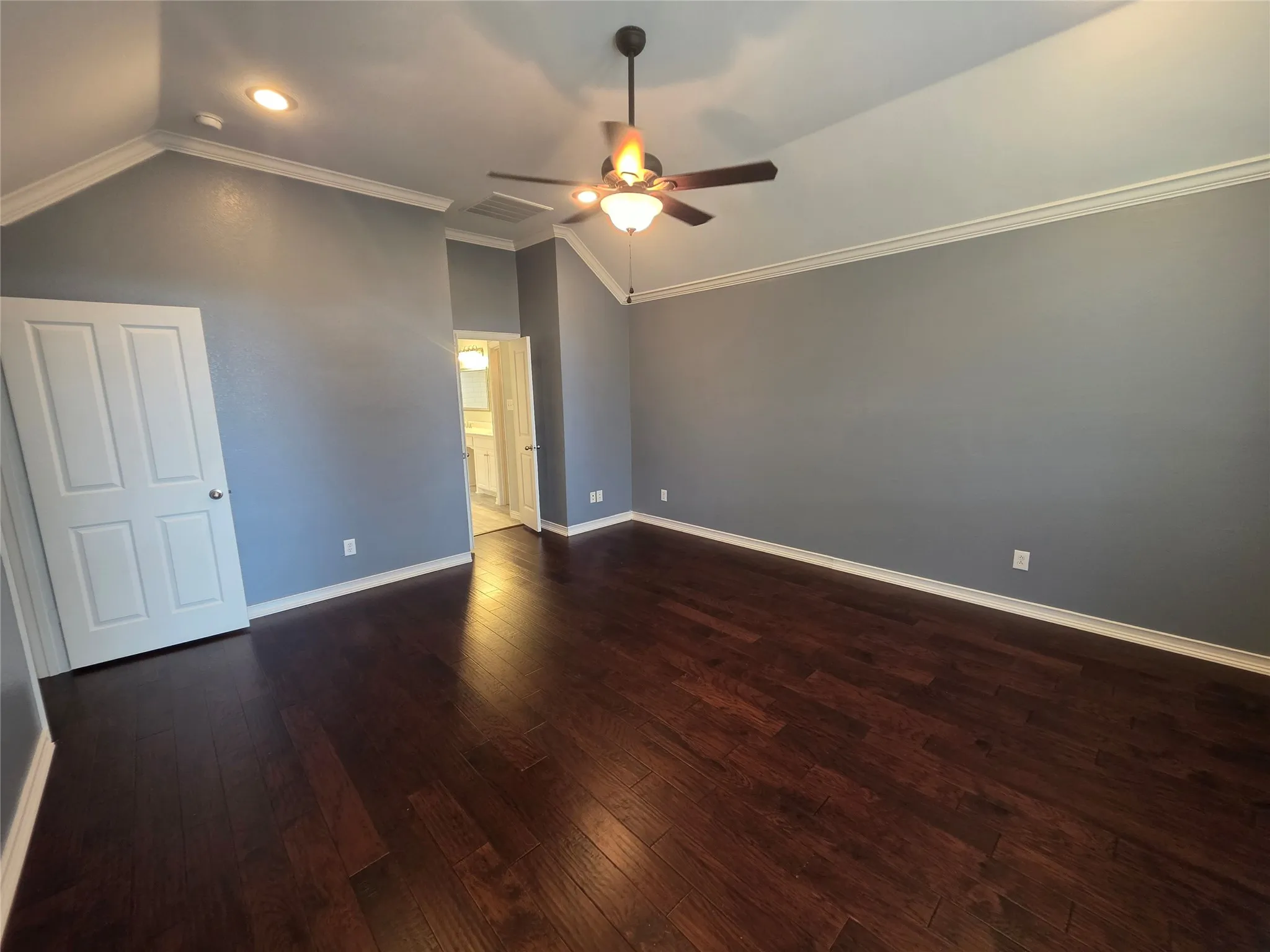 Single Family Residence For Rent in Tarrant County , 2717 Cliffwood Drive, Grapevine, Texas 76051, 4 Bedroom, 3 Bathroom, 3 Garage spaces, 2,502 Sqft, built in 2000, mls#21347889, Real Estate Agent in Grapevine, Homes For Rent in Tarrant county, Homes For Rent in Grapevine, Realtor in Grapevine Texas, Real Estate Brokerage Independent Realty Texas, Luminita Cordes Realtor