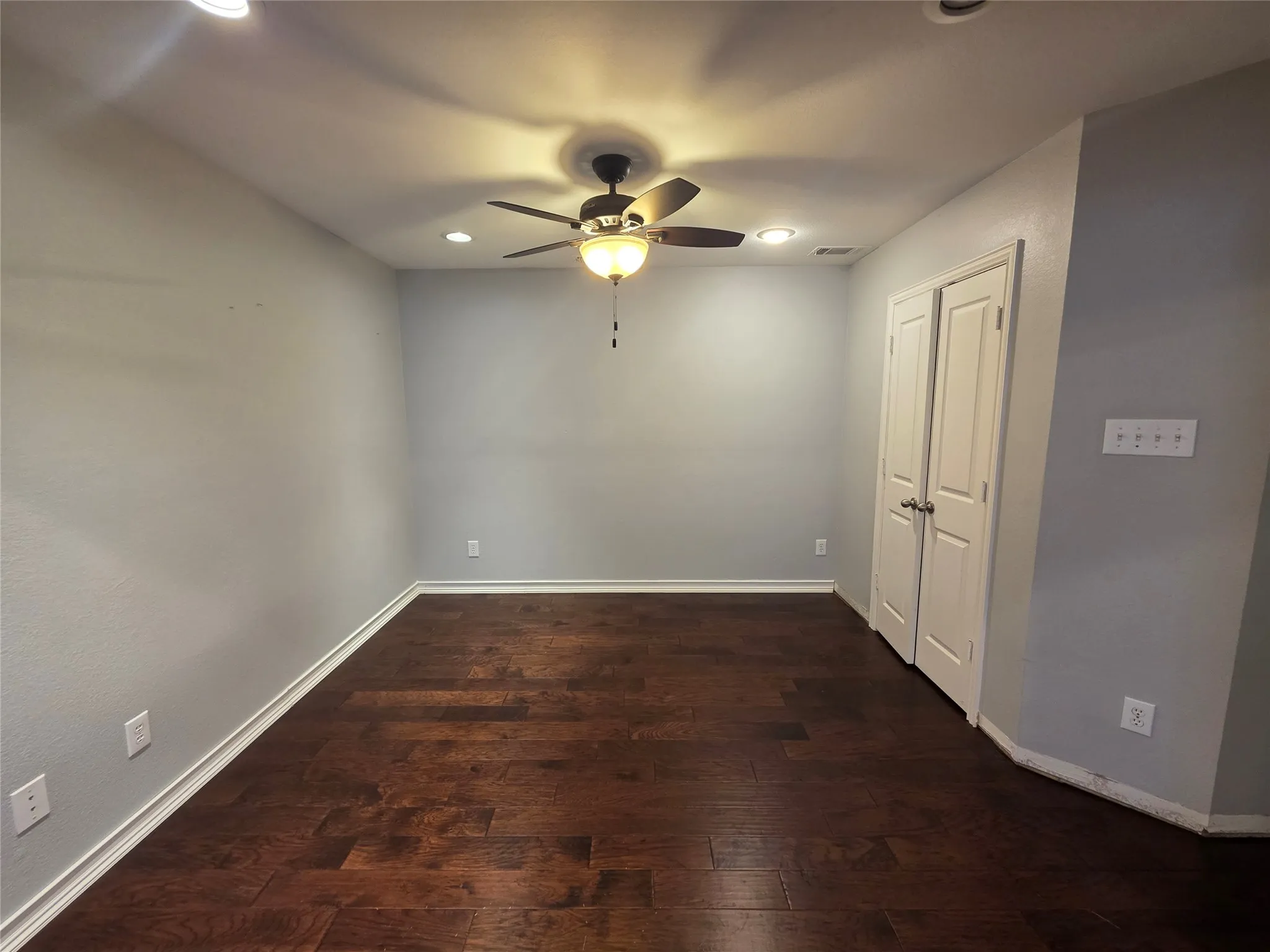 Single Family Residence For Rent in Tarrant County , 2717 Cliffwood Drive, Grapevine, Texas 76051, 4 Bedroom, 3 Bathroom, 3 Garage spaces, 2,502 Sqft, built in 2000, mls#21347889, Real Estate Agent in Grapevine, Homes For Rent in Tarrant county, Homes For Rent in Grapevine, Realtor in Grapevine Texas, Real Estate Brokerage Independent Realty Texas, Luminita Cordes Realtor