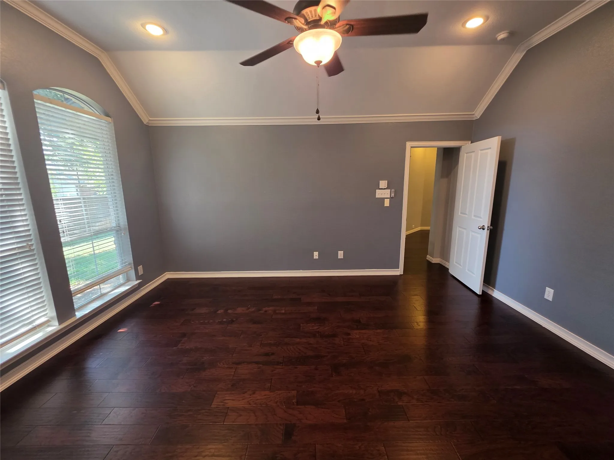 Single Family Residence For Rent in Tarrant County , 2717 Cliffwood Drive, Grapevine, Texas 76051, 4 Bedroom, 3 Bathroom, 3 Garage spaces, 2,502 Sqft, built in 2000, mls#21347889, Real Estate Agent in Grapevine, Homes For Rent in Tarrant county, Homes For Rent in Grapevine, Realtor in Grapevine Texas, Real Estate Brokerage Independent Realty Texas, Luminita Cordes Realtor