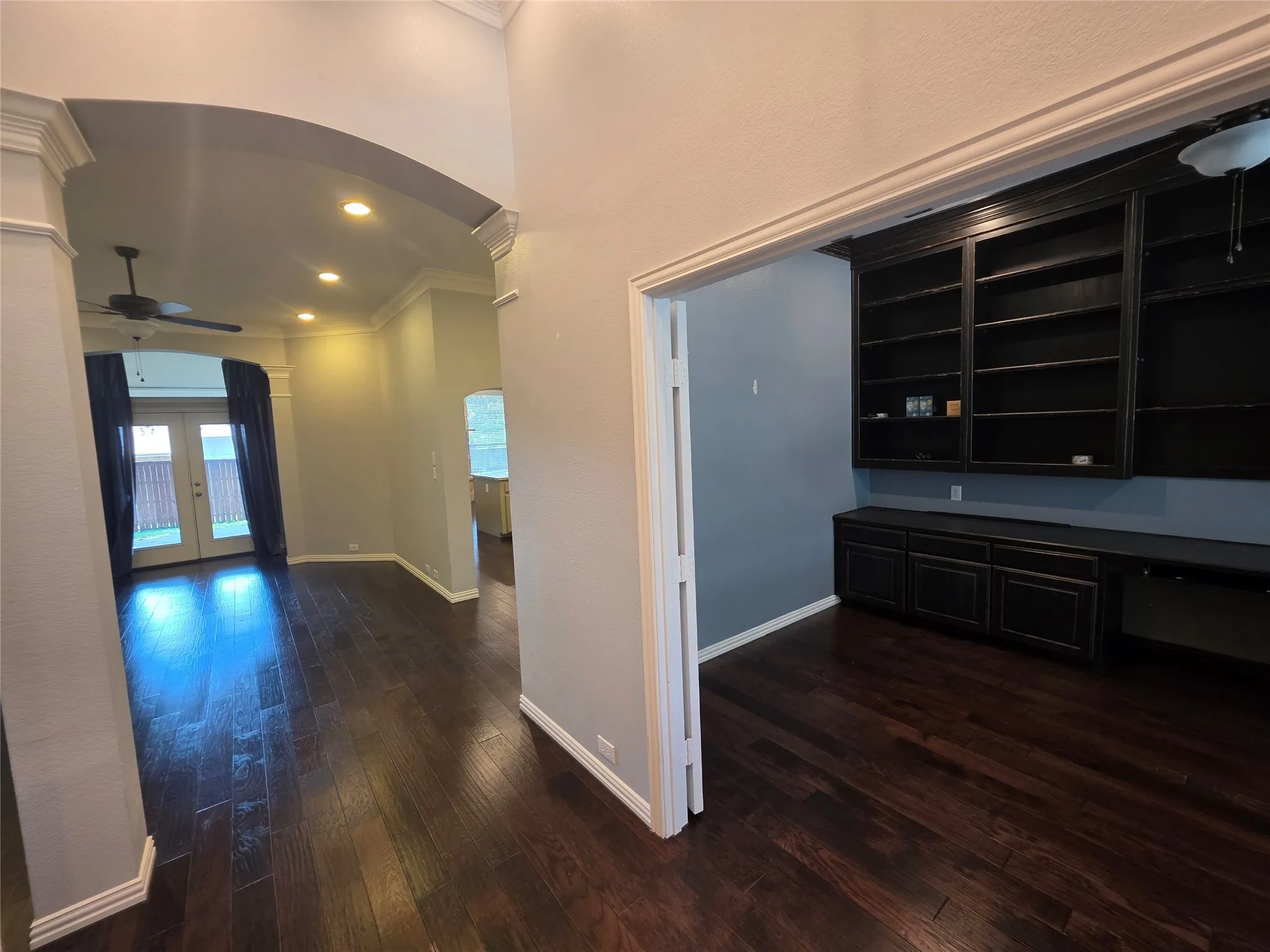 Single Family Residence For Rent in Tarrant County , 2717 Cliffwood Drive, Grapevine, Texas 76051, 4 Bedroom, 3 Bathroom, 3 Garage spaces, 2,502 Sqft, built in 2000, mls#21347889, Real Estate Agent in Grapevine, Homes For Rent in Tarrant county, Homes For Rent in Grapevine, Realtor in Grapevine Texas, Real Estate Brokerage Independent Realty Texas, Luminita Cordes Realtor
