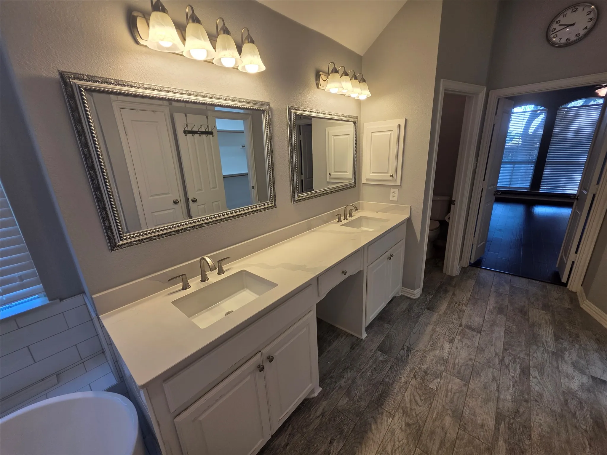 Single Family Residence For Rent in Tarrant County , 2717 Cliffwood Drive, Grapevine, Texas 76051, 4 Bedroom, 3 Bathroom, 3 Garage spaces, 2,502 Sqft, built in 2000, mls#21347889, Real Estate Agent in Grapevine, Homes For Rent in Tarrant county, Homes For Rent in Grapevine, Realtor in Grapevine Texas, Real Estate Brokerage Independent Realty Texas, Luminita Cordes Realtor