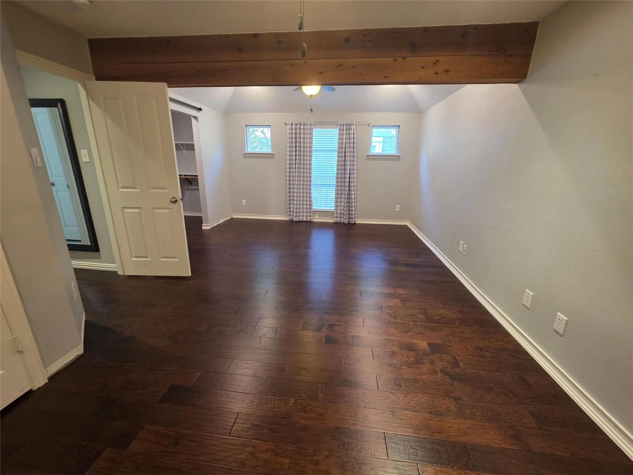 Single Family Residence For Rent in Tarrant County , 2717 Cliffwood Drive, Grapevine, Texas 76051, 4 Bedroom, 3 Bathroom, 3 Garage spaces, 2,502 Sqft, built in 2000, mls#21347889, Real Estate Agent in Grapevine, Homes For Rent in Tarrant county, Homes For Rent in Grapevine, Realtor in Grapevine Texas, Real Estate Brokerage Independent Realty Texas, Luminita Cordes Realtor