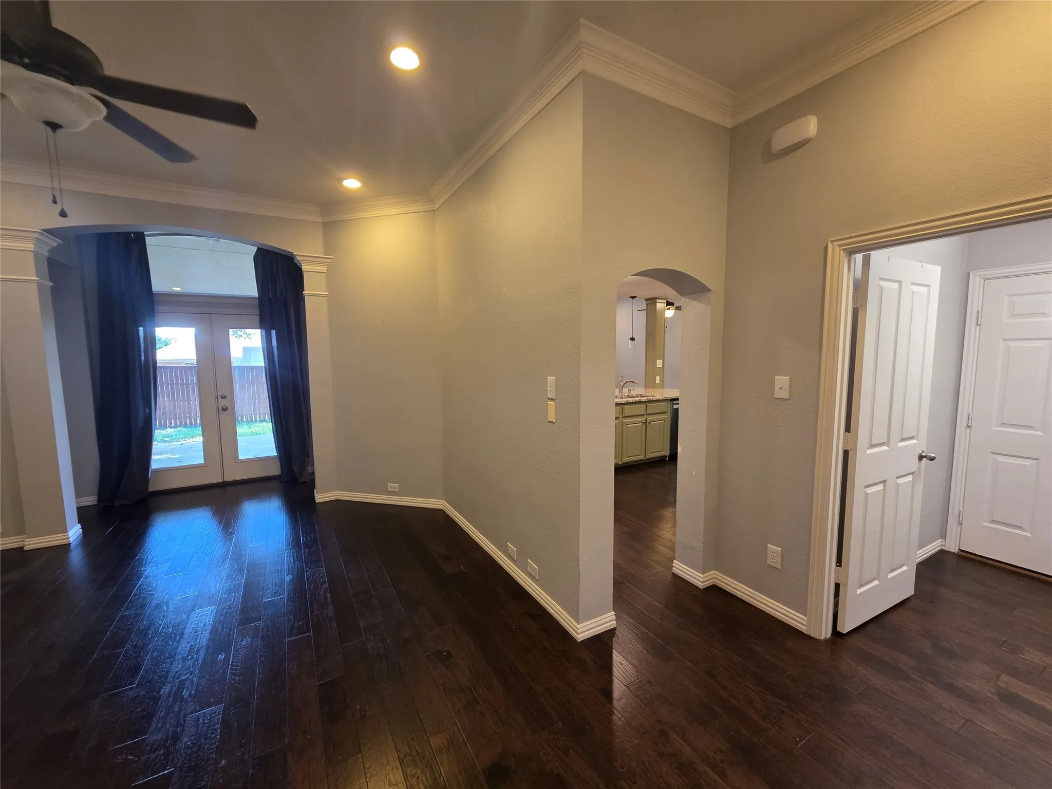 Single Family Residence For Rent in Tarrant County , 2717 Cliffwood Drive, Grapevine, Texas 76051, 4 Bedroom, 3 Bathroom, 3 Garage spaces, 2,502 Sqft, built in 2000, mls#21347889, Real Estate Agent in Grapevine, Homes For Rent in Tarrant county, Homes For Rent in Grapevine, Realtor in Grapevine Texas, Real Estate Brokerage Independent Realty Texas, Luminita Cordes Realtor